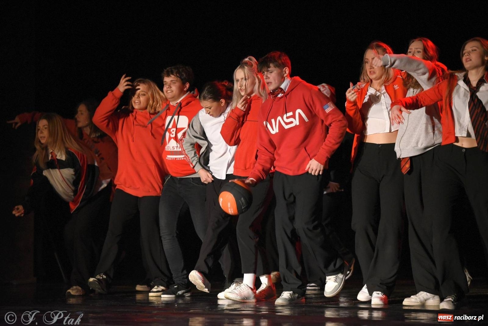 Zdjęcie w galerii na portalu naszraciborz.pl: SKAZA w Disney'owskiej odsłonie- widowisko taneczne wiadomości z regionu