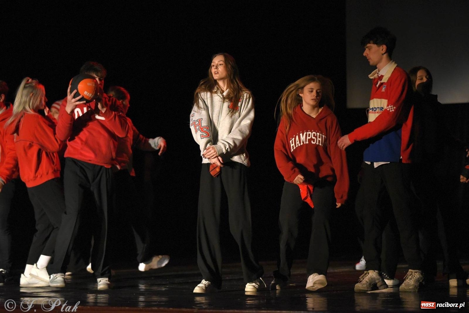 Zdjęcie w galerii na portalu naszraciborz.pl: SKAZA w Disney'owskiej odsłonie- widowisko taneczne wiadomości z regionu