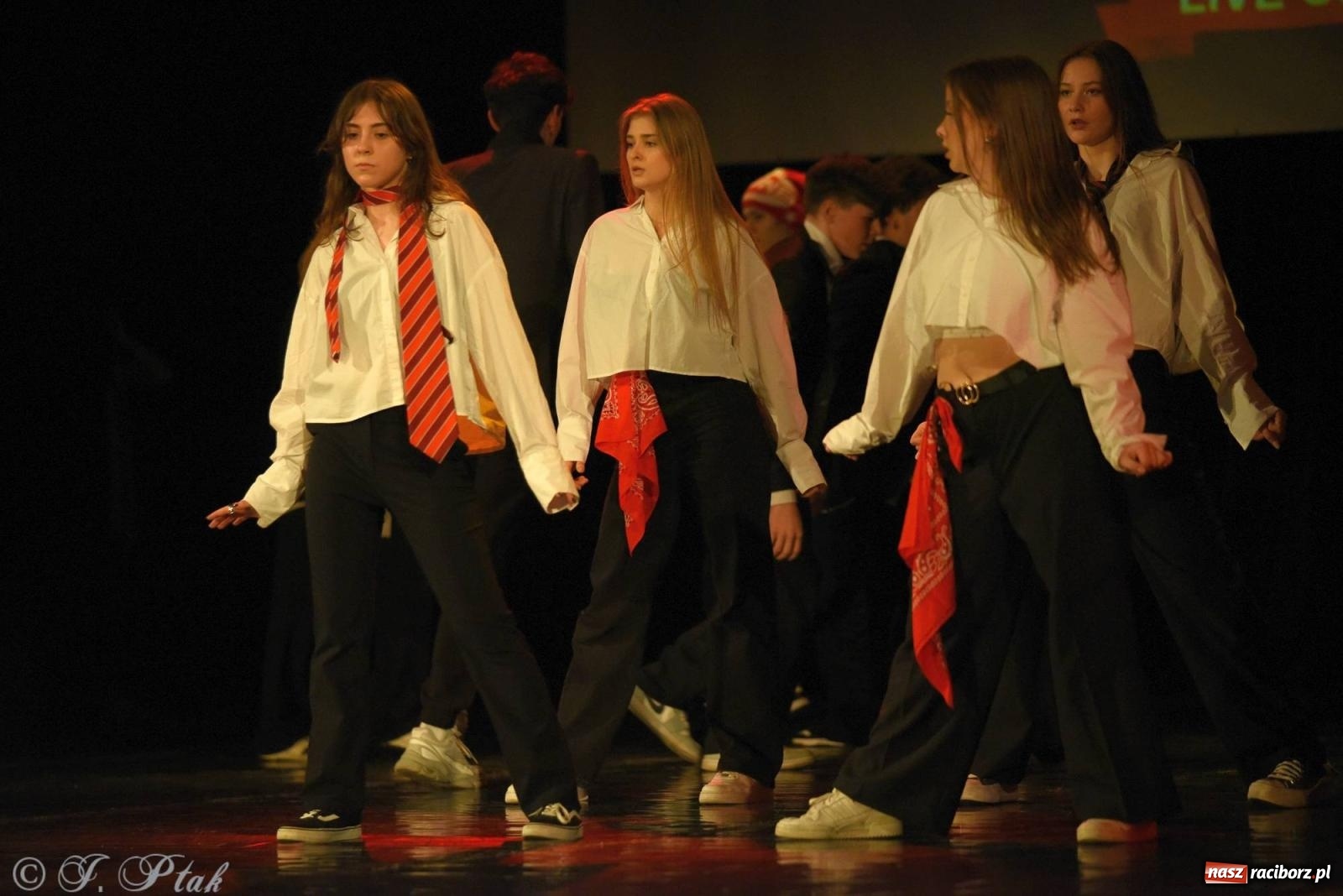 Zdjęcie w galerii na portalu naszraciborz.pl: SKAZA w Disney'owskiej odsłonie- widowisko taneczne wiadomości z regionu