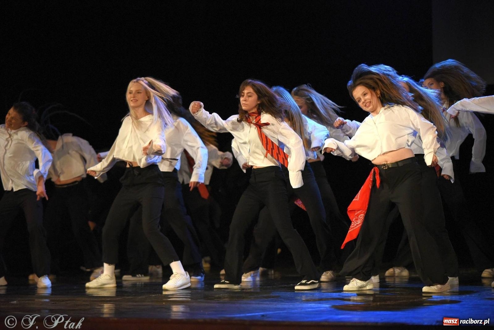 Zdjęcie w galerii na portalu naszraciborz.pl: SKAZA w Disney'owskiej odsłonie- widowisko taneczne wiadomości z regionu