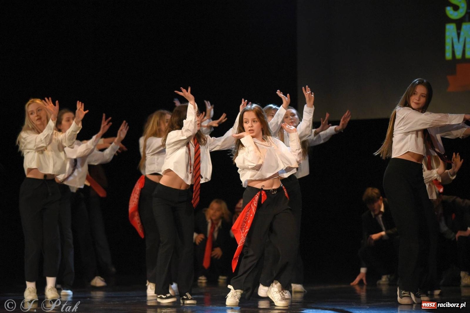 Zdjęcie w galerii na portalu naszraciborz.pl: SKAZA w Disney'owskiej odsłonie- widowisko taneczne wiadomości z regionu