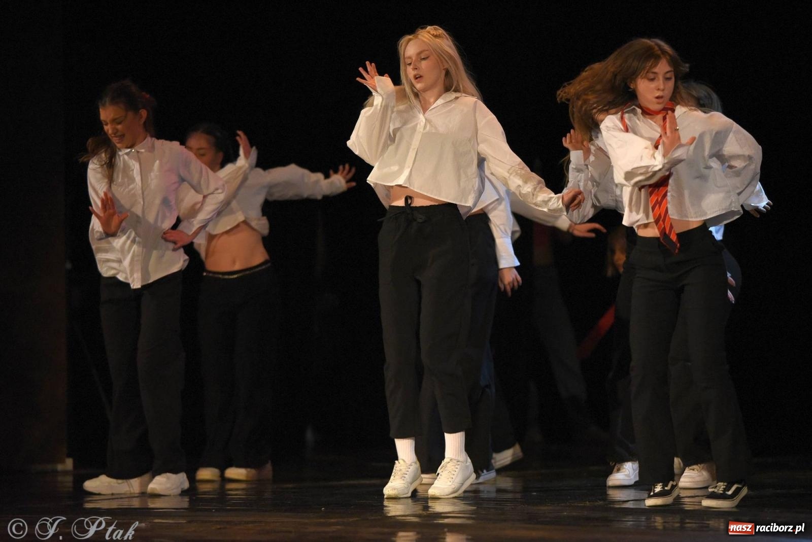 Zdjęcie w galerii na portalu naszraciborz.pl: SKAZA w Disney'owskiej odsłonie- widowisko taneczne wiadomości z regionu