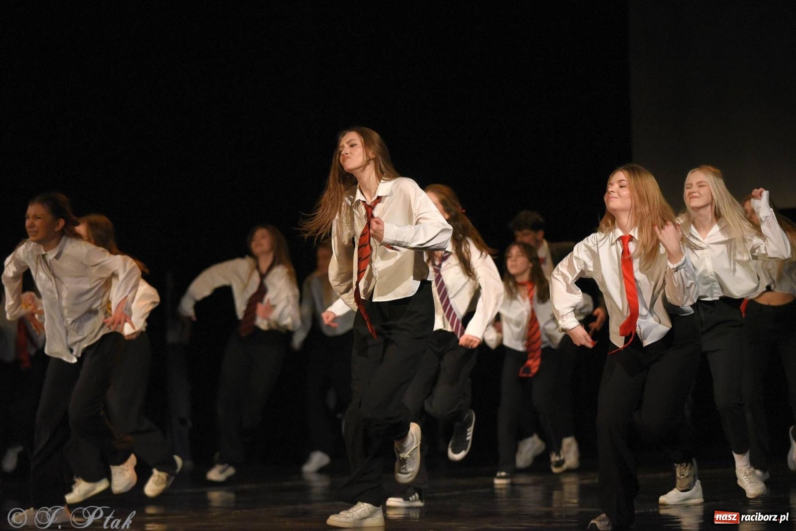 Zdjęcie w galerii na portalu naszraciborz.pl: SKAZA w Disney'owskiej odsłonie- widowisko taneczne wiadomości z regionu