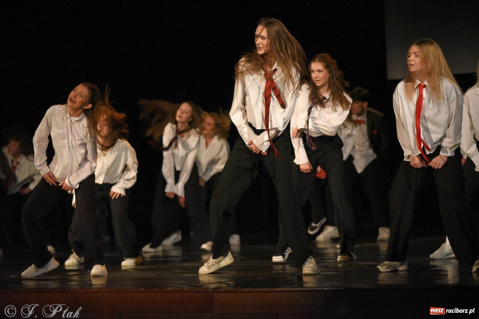 Zdjęcie w galerii na portalu naszraciborz.pl: SKAZA w Disney'owskiej odsłonie- widowisko taneczne wiadomości z regionu