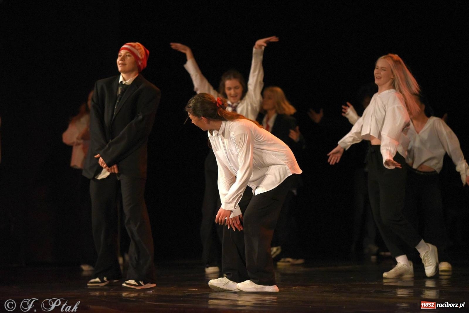 Zdjęcie w galerii na portalu naszraciborz.pl: SKAZA w Disney'owskiej odsłonie- widowisko taneczne wiadomości z regionu