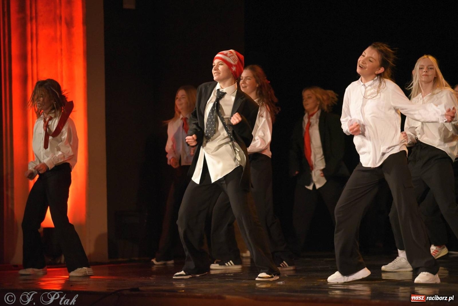 Zdjęcie w galerii na portalu naszraciborz.pl: SKAZA w Disney'owskiej odsłonie- widowisko taneczne wiadomości z regionu