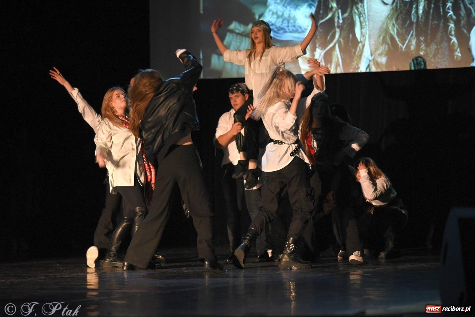 Zdjęcie w galerii na portalu naszraciborz.pl: SKAZA w Disney'owskiej odsłonie- widowisko taneczne wiadomości z regionu