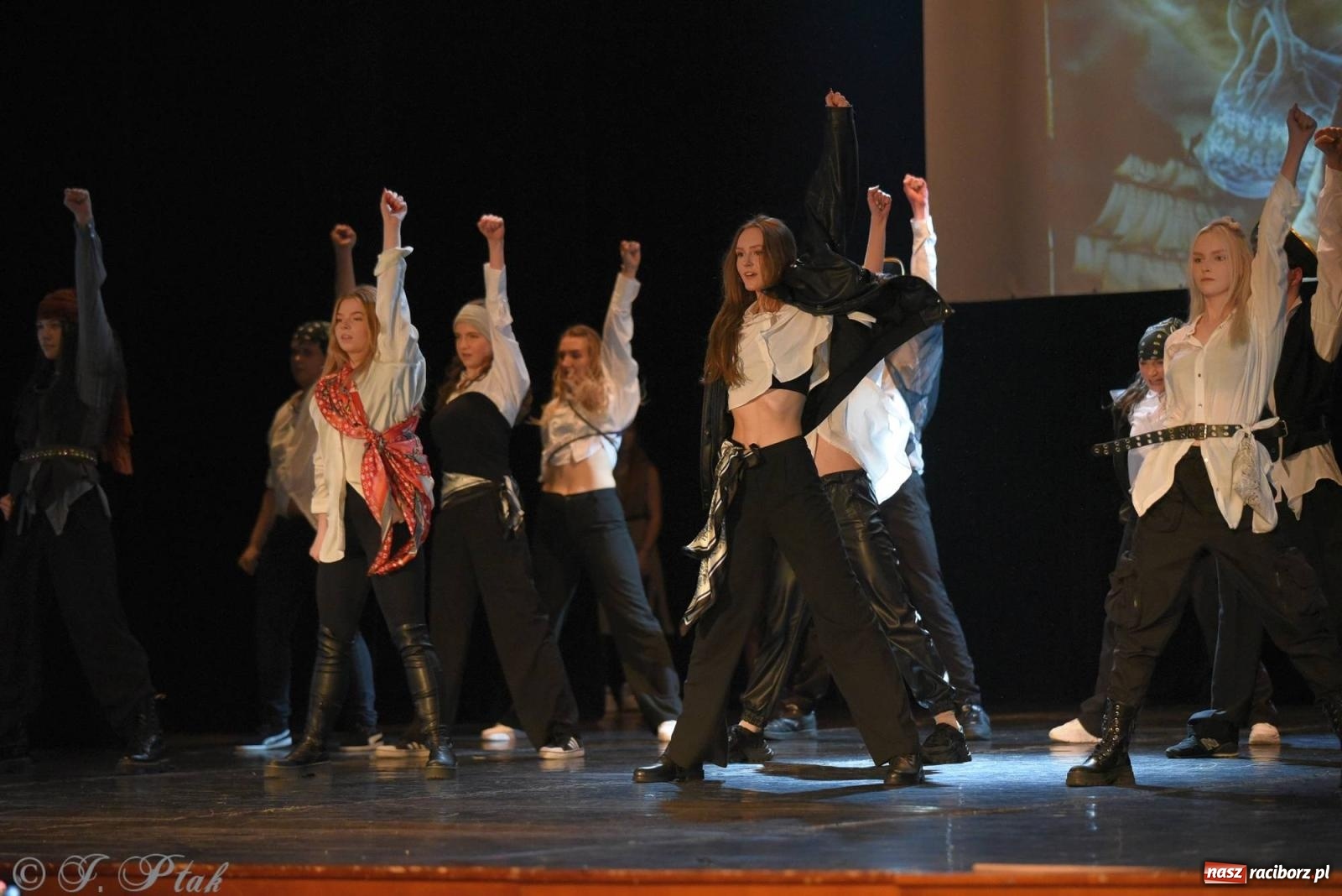 Zdjęcie w galerii na portalu naszraciborz.pl: SKAZA w Disney'owskiej odsłonie- widowisko taneczne wiadomości z regionu