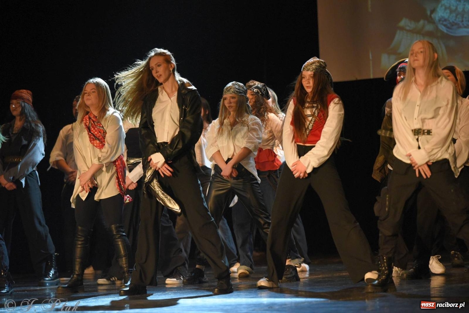 Zdjęcie w galerii na portalu naszraciborz.pl: SKAZA w Disney'owskiej odsłonie- widowisko taneczne wiadomości z regionu