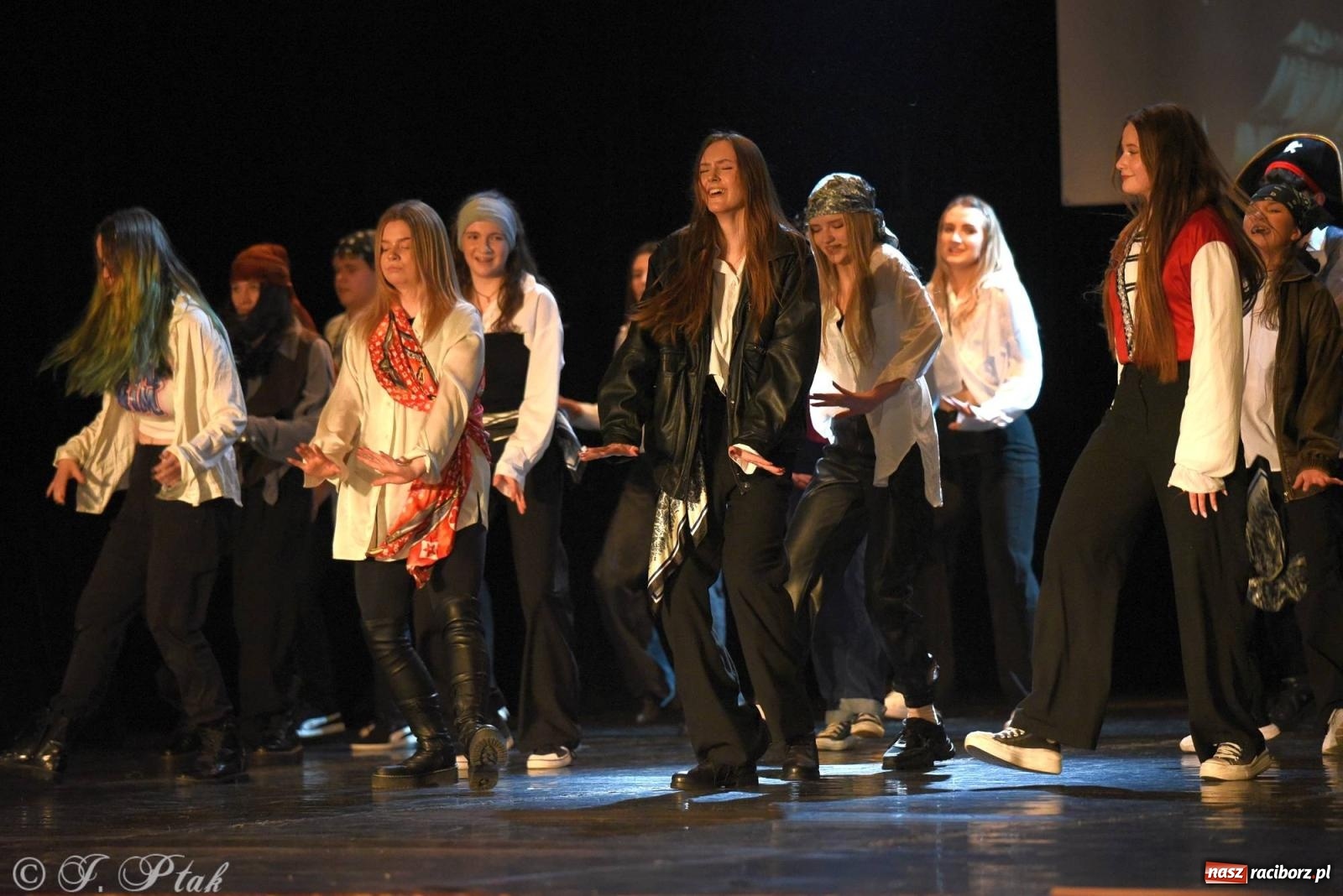 Zdjęcie w galerii na portalu naszraciborz.pl: SKAZA w Disney'owskiej odsłonie- widowisko taneczne wiadomości z regionu