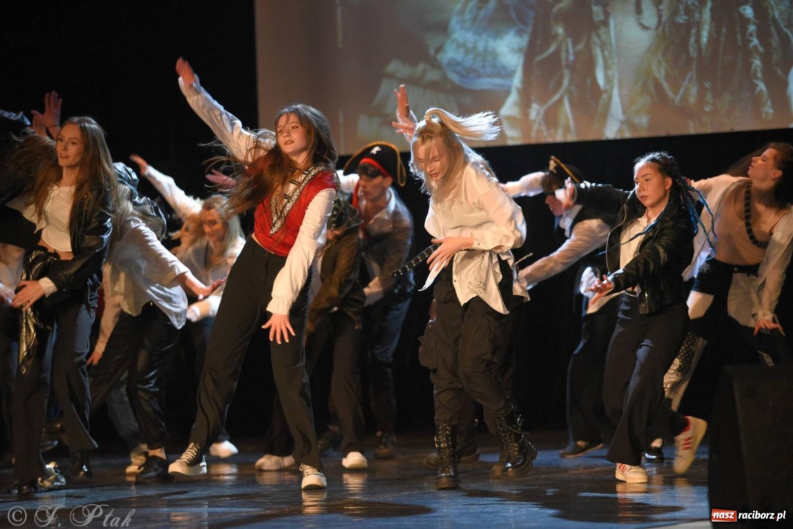 Zdjęcie w galerii na portalu naszraciborz.pl: SKAZA w Disney'owskiej odsłonie- widowisko taneczne wiadomości z regionu