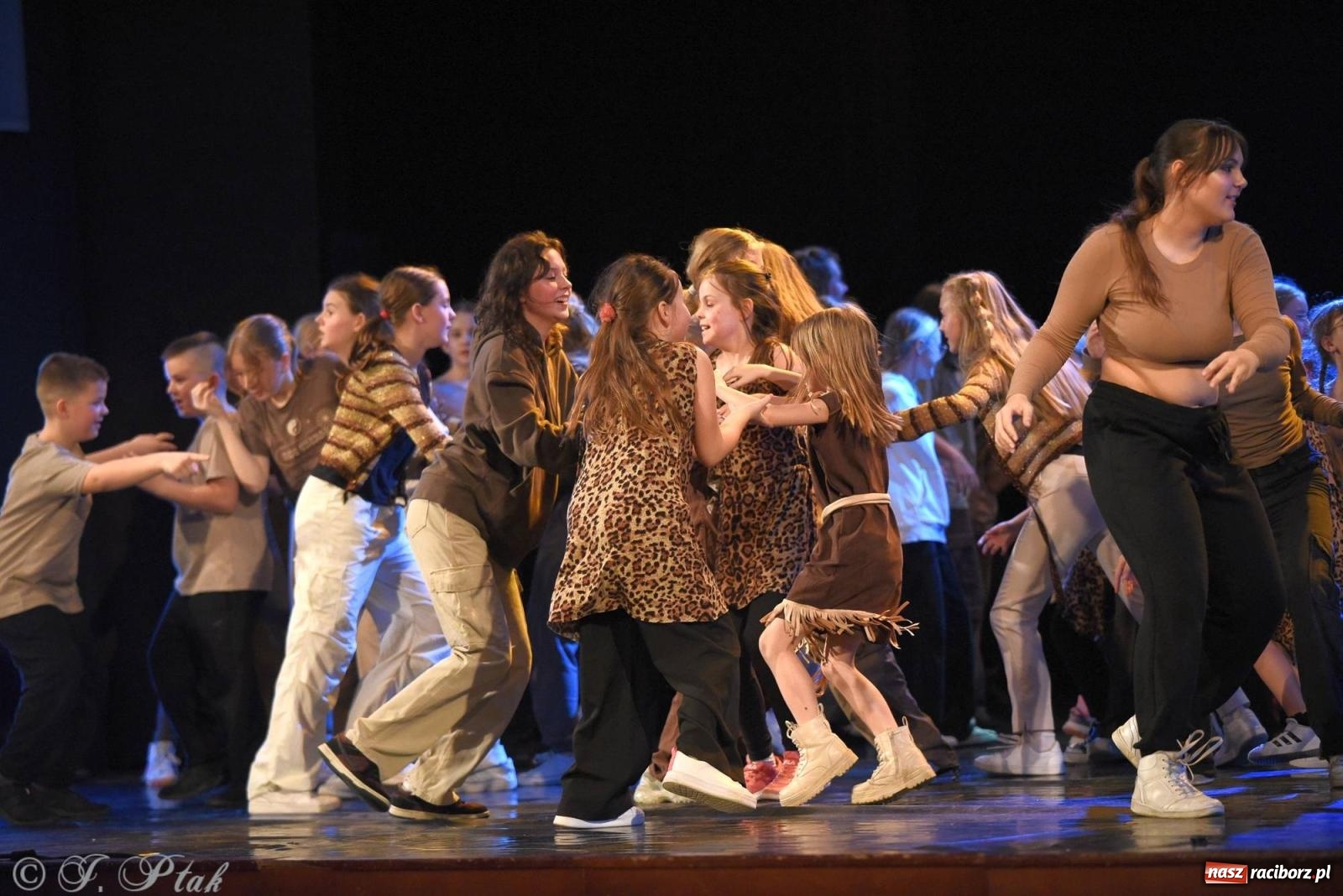 Zdjęcie w galerii na portalu naszraciborz.pl: SKAZA w Disney'owskiej odsłonie- widowisko taneczne wiadomości z regionu