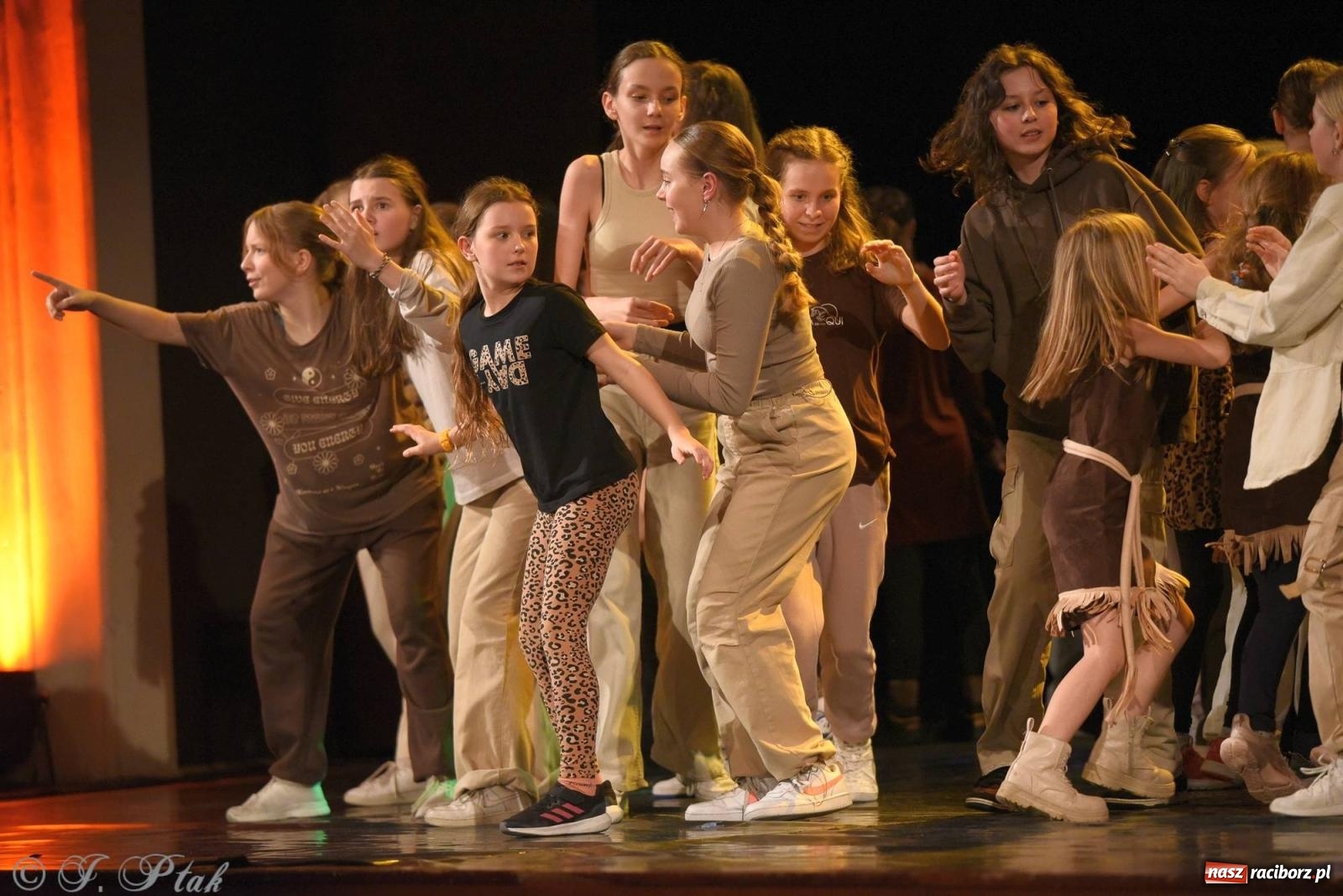 Zdjęcie w galerii na portalu naszraciborz.pl: SKAZA w Disney'owskiej odsłonie- widowisko taneczne wiadomości z regionu