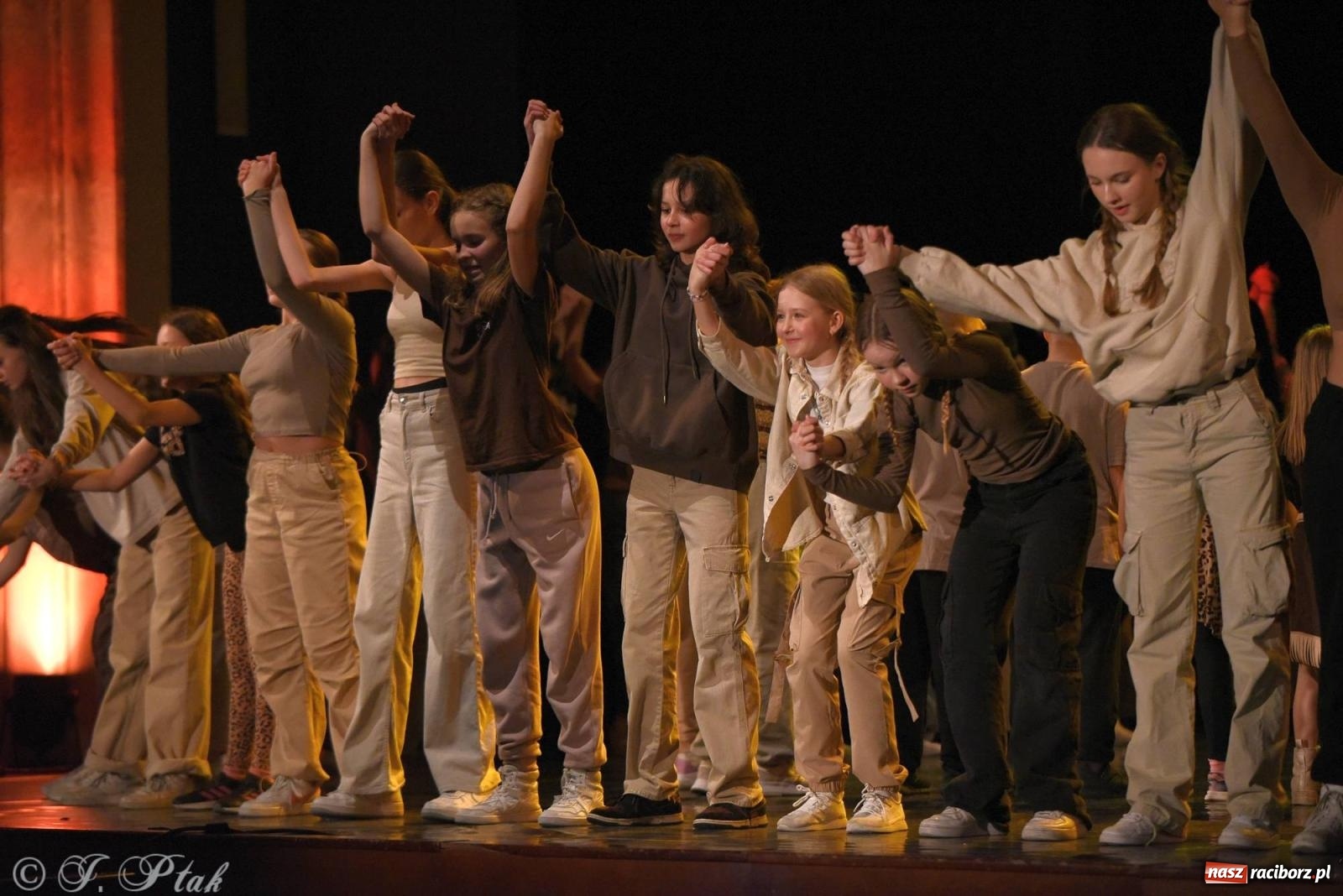 Zdjęcie w galerii na portalu naszraciborz.pl: SKAZA w Disney'owskiej odsłonie- widowisko taneczne wiadomości z regionu