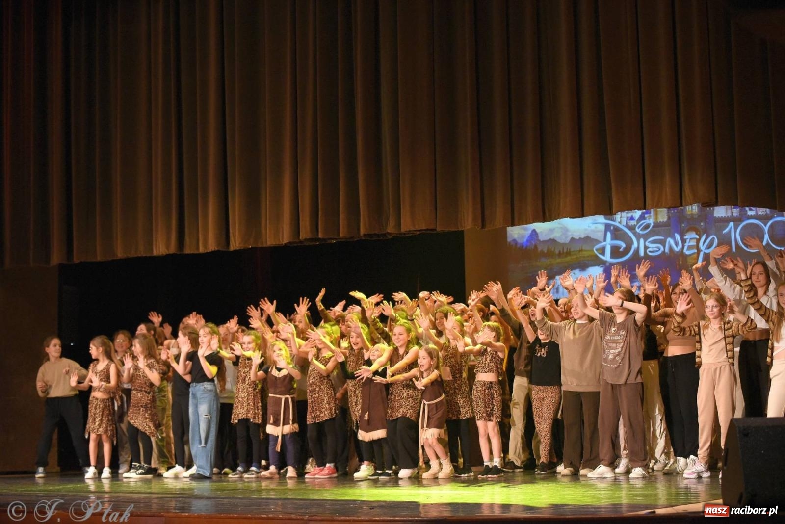 Zdjęcie w galerii na portalu naszraciborz.pl: SKAZA w Disney'owskiej odsłonie- widowisko taneczne wiadomości z regionu