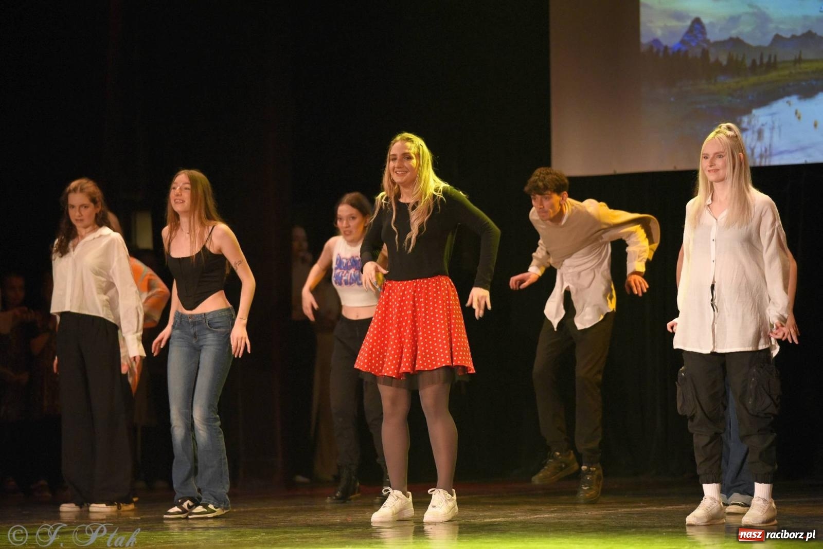 Zdjęcie w galerii na portalu naszraciborz.pl: SKAZA w Disney'owskiej odsłonie- widowisko taneczne wiadomości z regionu
