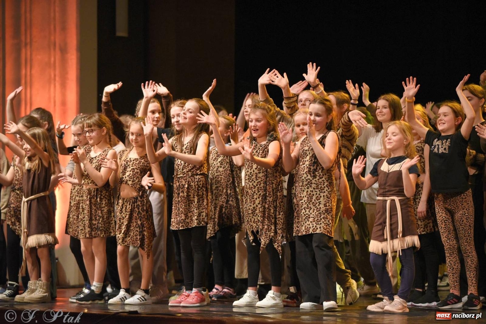 Zdjęcie w galerii na portalu naszraciborz.pl: SKAZA w Disney'owskiej odsłonie- widowisko taneczne wiadomości z regionu