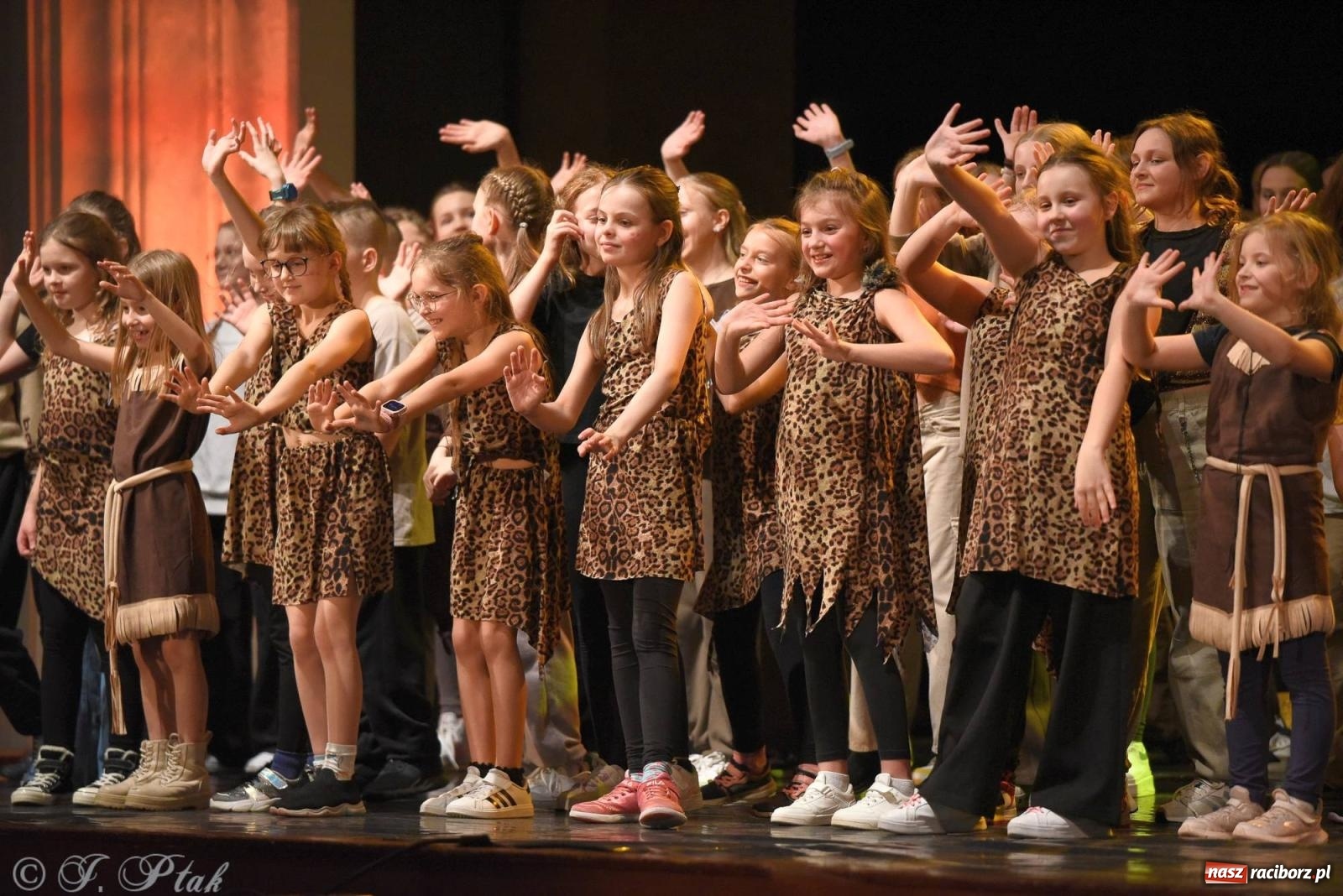 Zdjęcie w galerii na portalu naszraciborz.pl: SKAZA w Disney'owskiej odsłonie- widowisko taneczne wiadomości z regionu