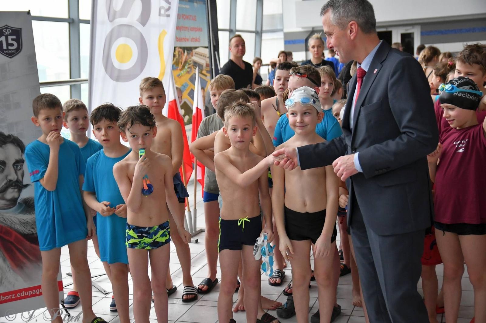 Zdjęcie w galerii na portalu naszraciborz.pl: Mistrzostwa raciborskich szkół w pływaniu wiadomości z regionu