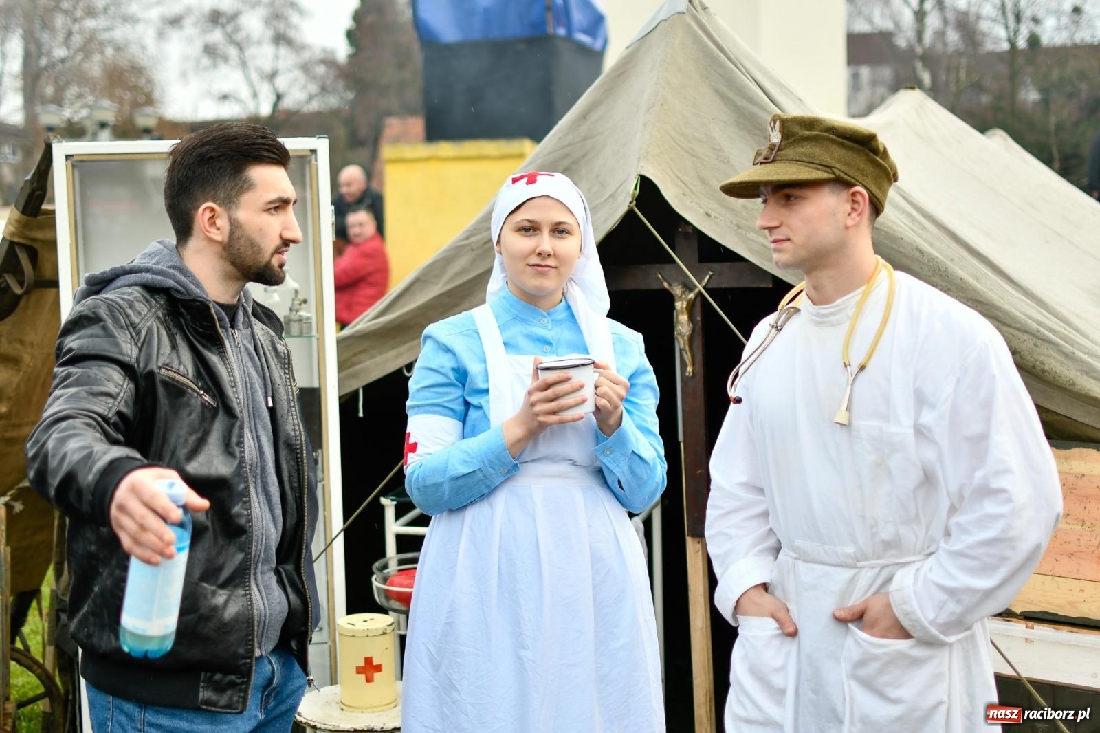 Zdjęcie w galerii na portalu naszraciborz.pl: Racibórz wspominał żołnierzy niezłomnych. Inscenizacja potyczki na pl. Długosza wiadomości z regionu