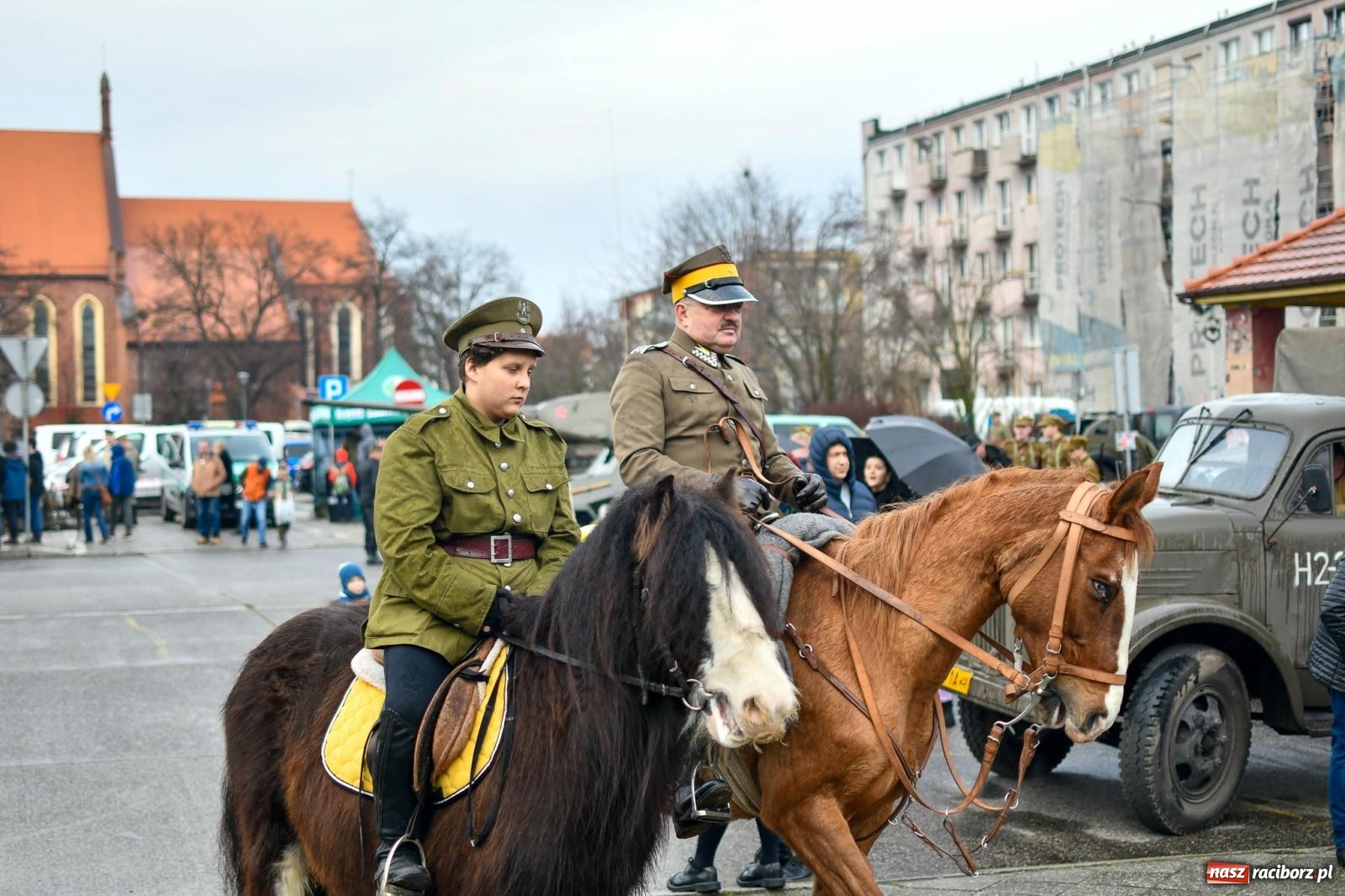 Zdjęcie w galerii na portalu naszraciborz.pl: Racibórz wspominał żołnierzy niezłomnych. Inscenizacja potyczki na pl. Długosza wiadomości z regionu