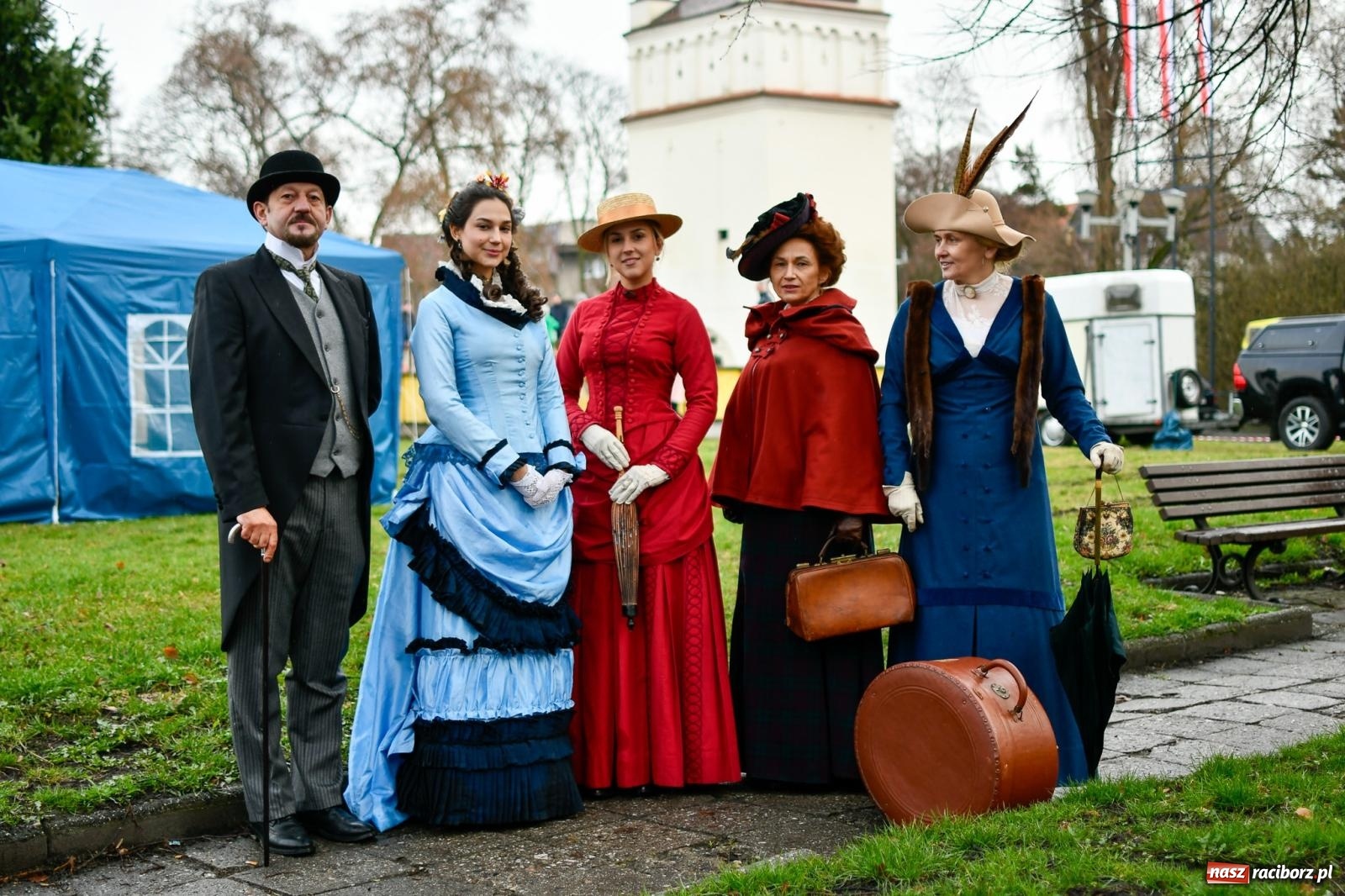 Zdjęcie w galerii na portalu naszraciborz.pl: Racibórz wspominał żołnierzy niezłomnych. Inscenizacja potyczki na pl. Długosza wiadomości z regionu