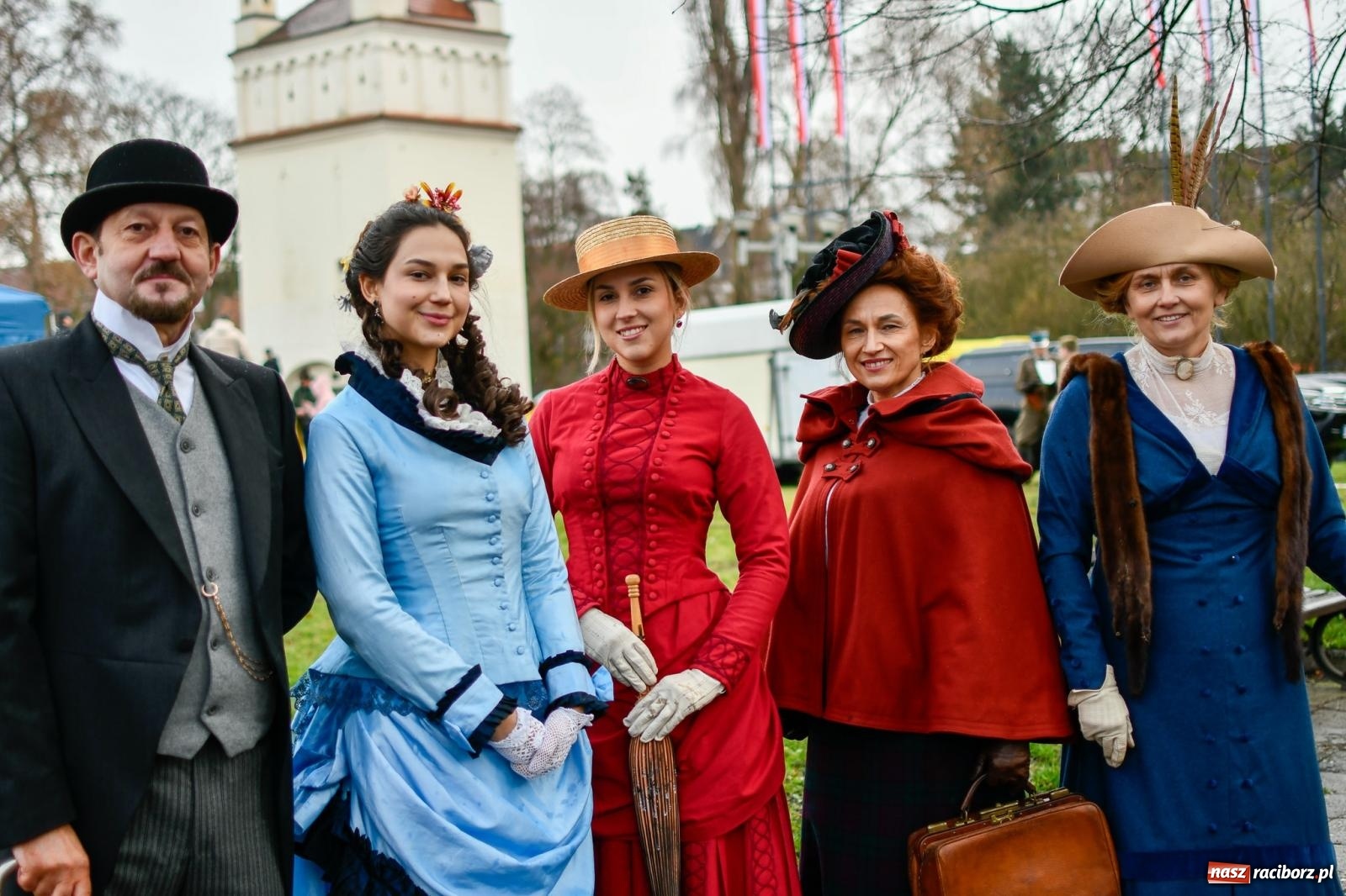 Zdjęcie w galerii na portalu naszraciborz.pl: Racibórz wspominał żołnierzy niezłomnych. Inscenizacja potyczki na pl. Długosza wiadomości z regionu