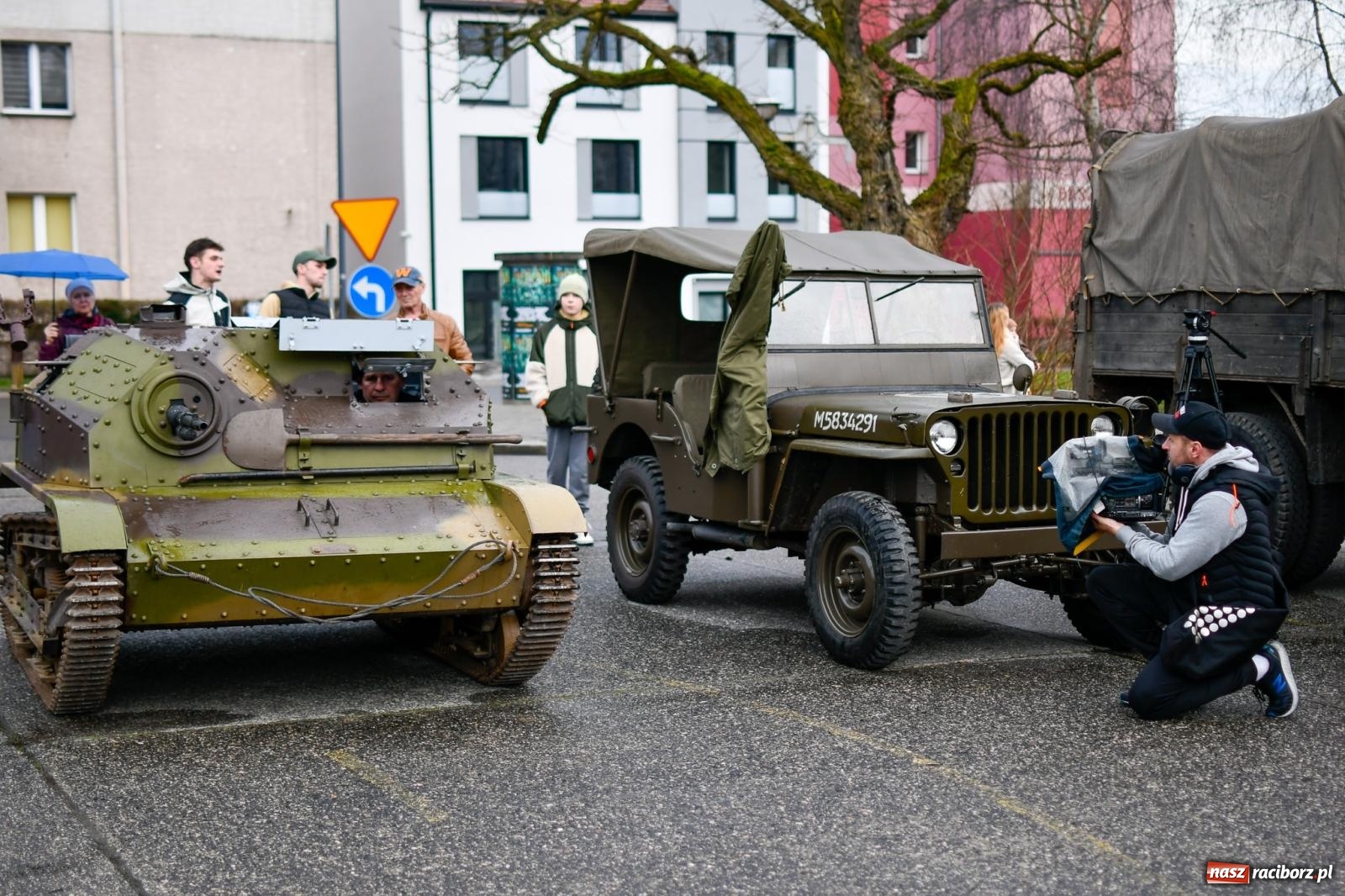 Zdjęcie w galerii na portalu naszraciborz.pl: Racibórz wspominał żołnierzy niezłomnych. Inscenizacja potyczki na pl. Długosza wiadomości z regionu