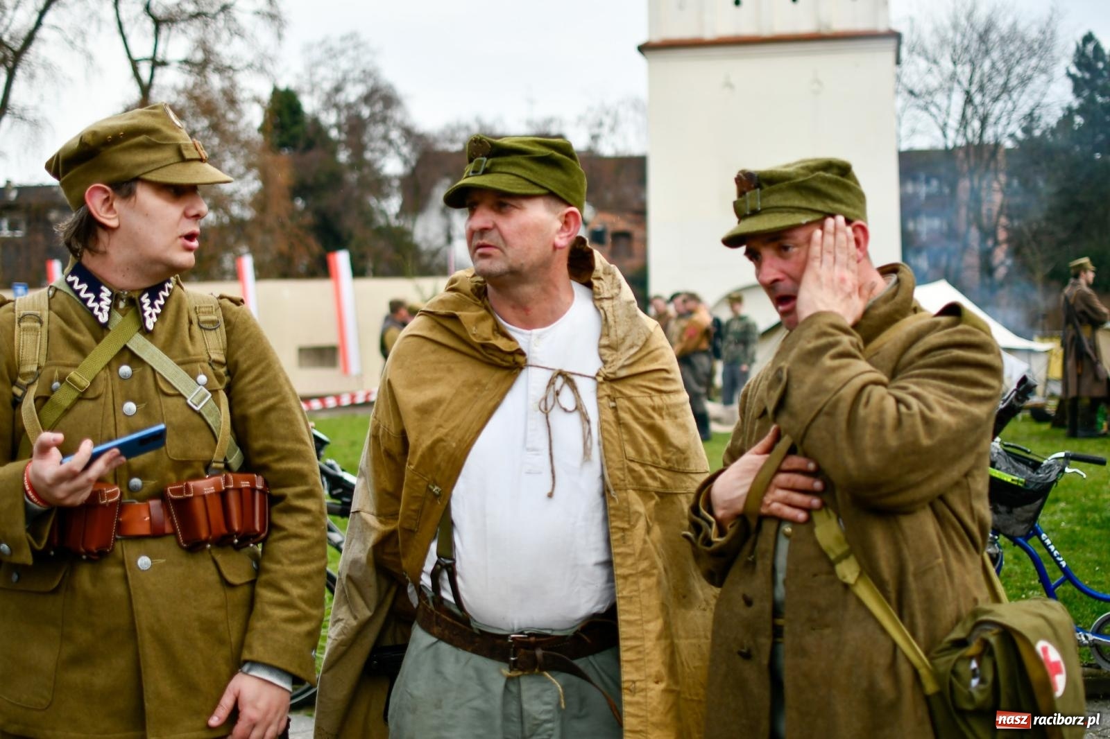 Zdjęcie w galerii na portalu naszraciborz.pl: Racibórz wspominał żołnierzy niezłomnych. Inscenizacja potyczki na pl. Długosza wiadomości z regionu
