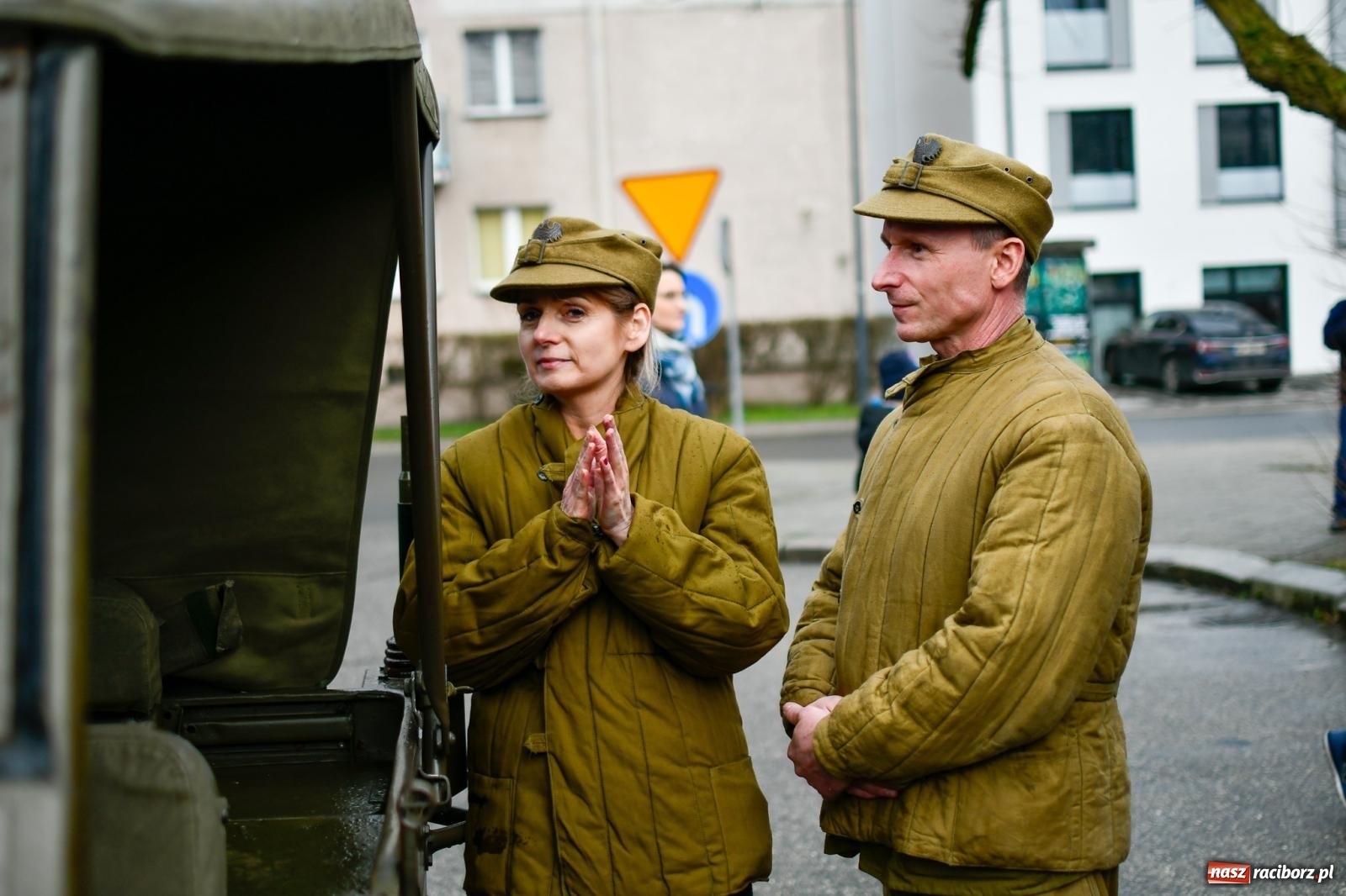 Zdjęcie w galerii na portalu naszraciborz.pl: Racibórz wspominał żołnierzy niezłomnych. Inscenizacja potyczki na pl. Długosza wiadomości z regionu