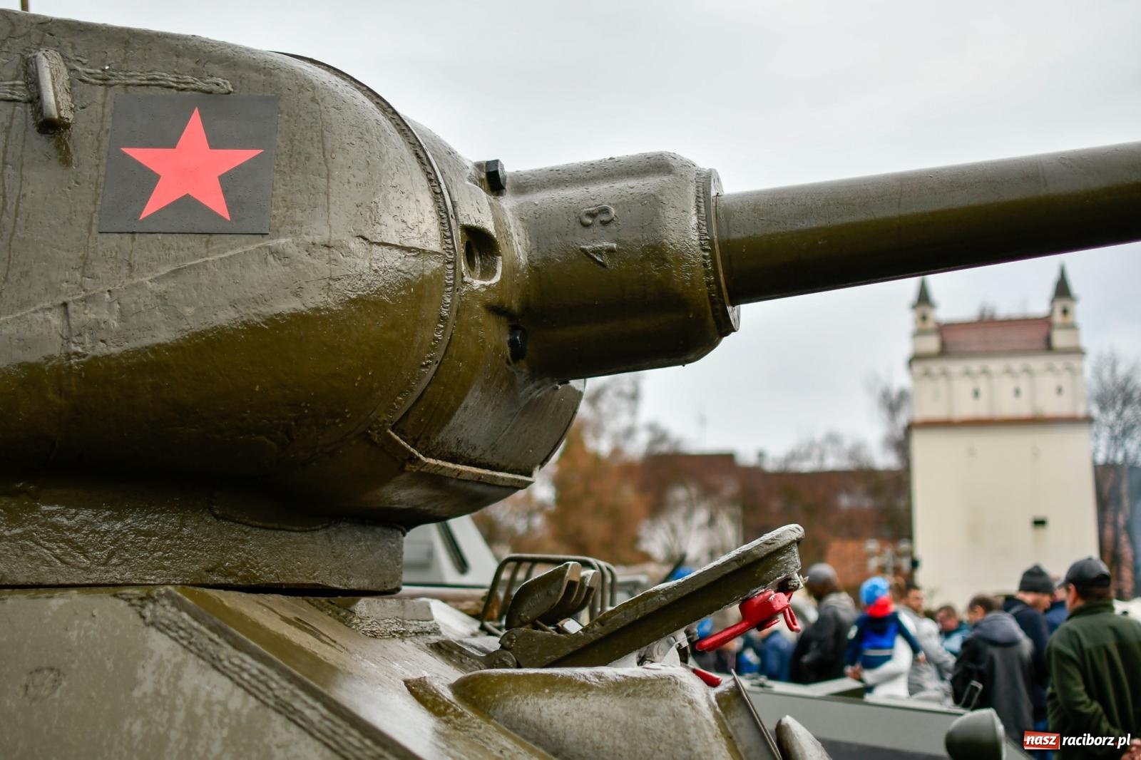 Zdjęcie w galerii na portalu naszraciborz.pl: Racibórz wspominał żołnierzy niezłomnych. Inscenizacja potyczki na pl. Długosza wiadomości z regionu