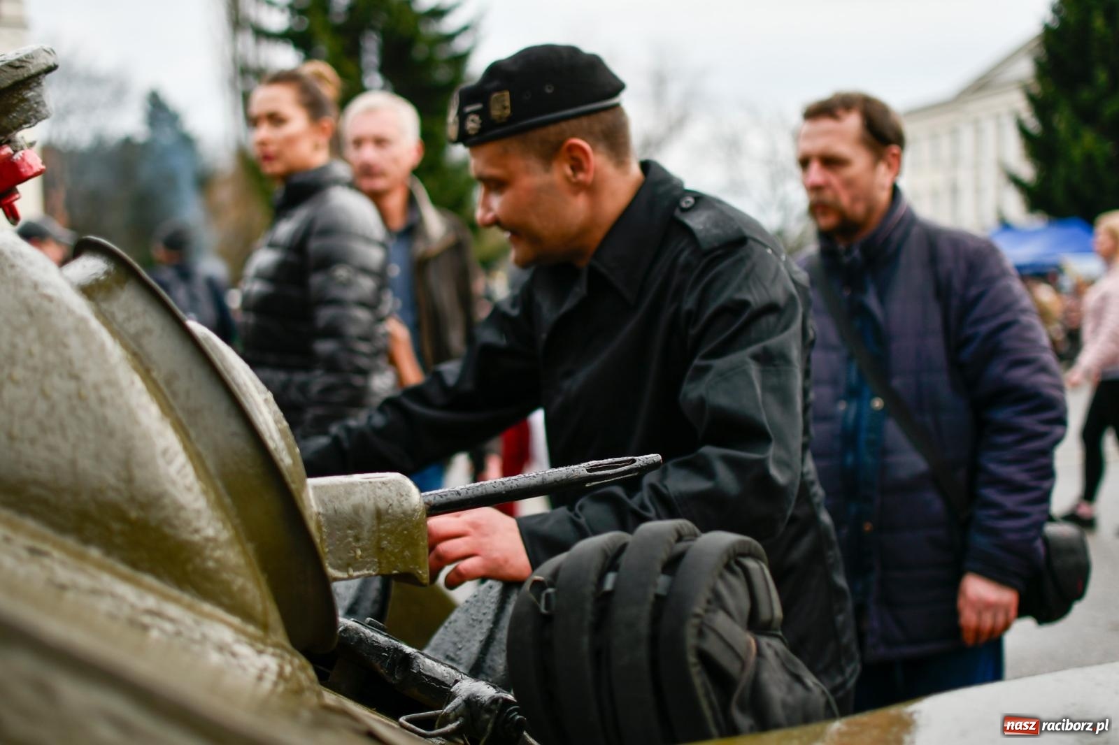 Zdjęcie w galerii na portalu naszraciborz.pl: Racibórz wspominał żołnierzy niezłomnych. Inscenizacja potyczki na pl. Długosza wiadomości z regionu