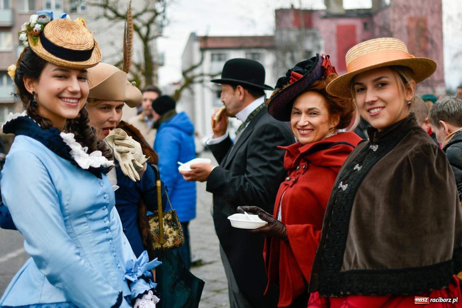 Zdjęcie w galerii na portalu naszraciborz.pl: Racibórz wspominał żołnierzy niezłomnych. Inscenizacja potyczki na pl. Długosza wiadomości z regionu