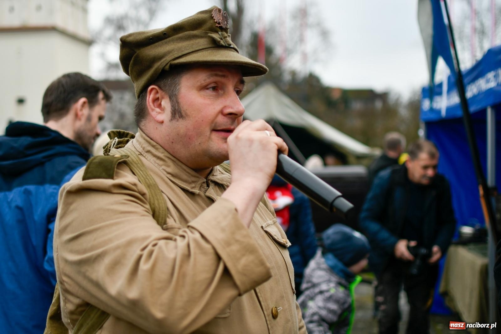 Zdjęcie w galerii na portalu naszraciborz.pl: Racibórz wspominał żołnierzy niezłomnych. Inscenizacja potyczki na pl. Długosza wiadomości z regionu