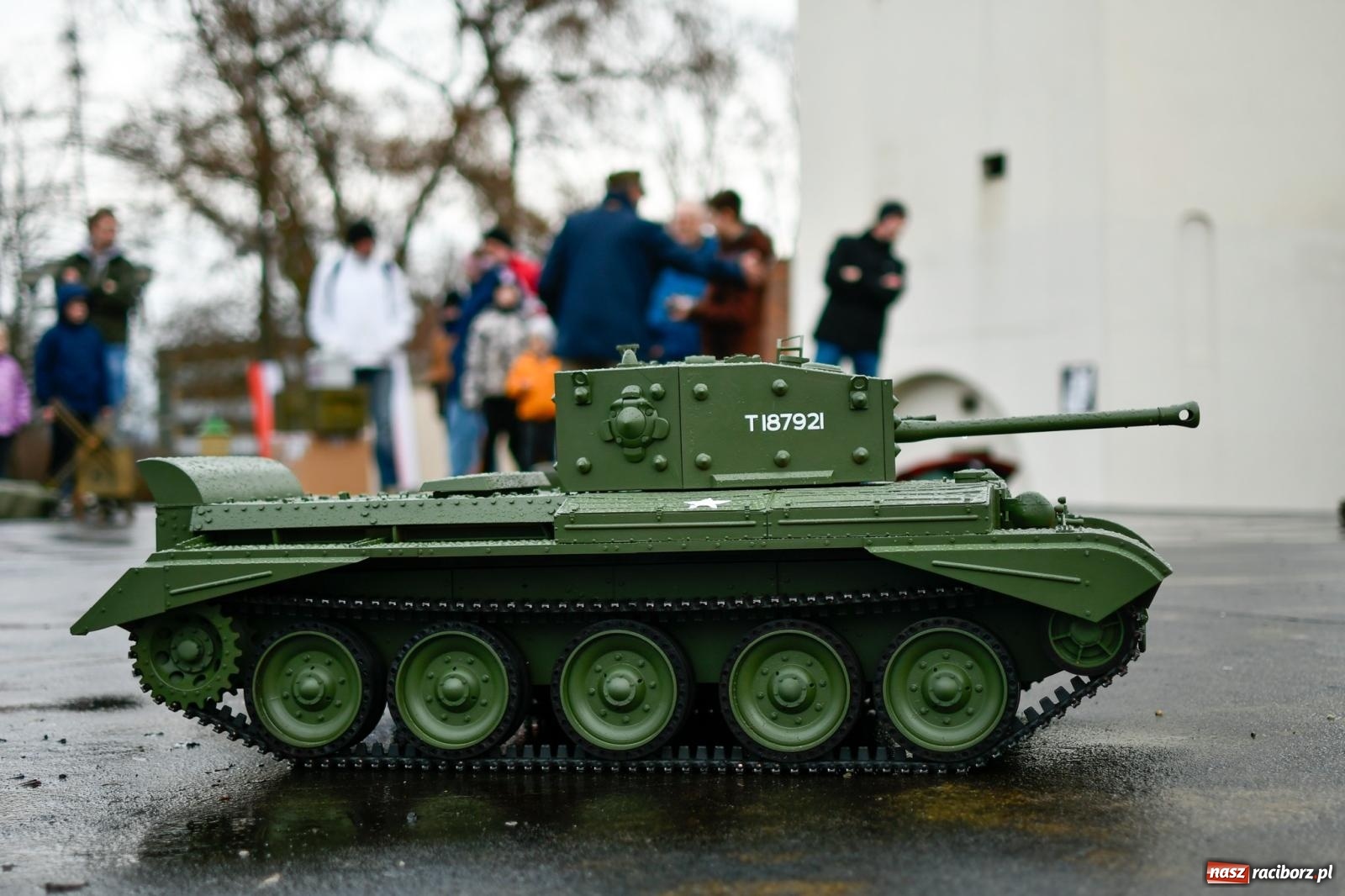 Zdjęcie w galerii na portalu naszraciborz.pl: Racibórz wspominał żołnierzy niezłomnych. Inscenizacja potyczki na pl. Długosza wiadomości z regionu