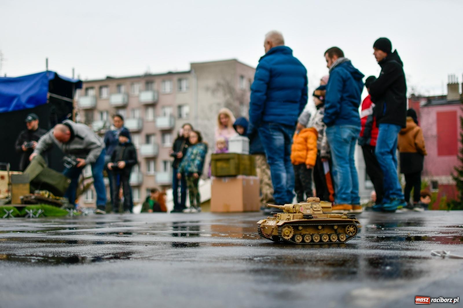 Zdjęcie w galerii na portalu naszraciborz.pl: Racibórz wspominał żołnierzy niezłomnych. Inscenizacja potyczki na pl. Długosza wiadomości z regionu