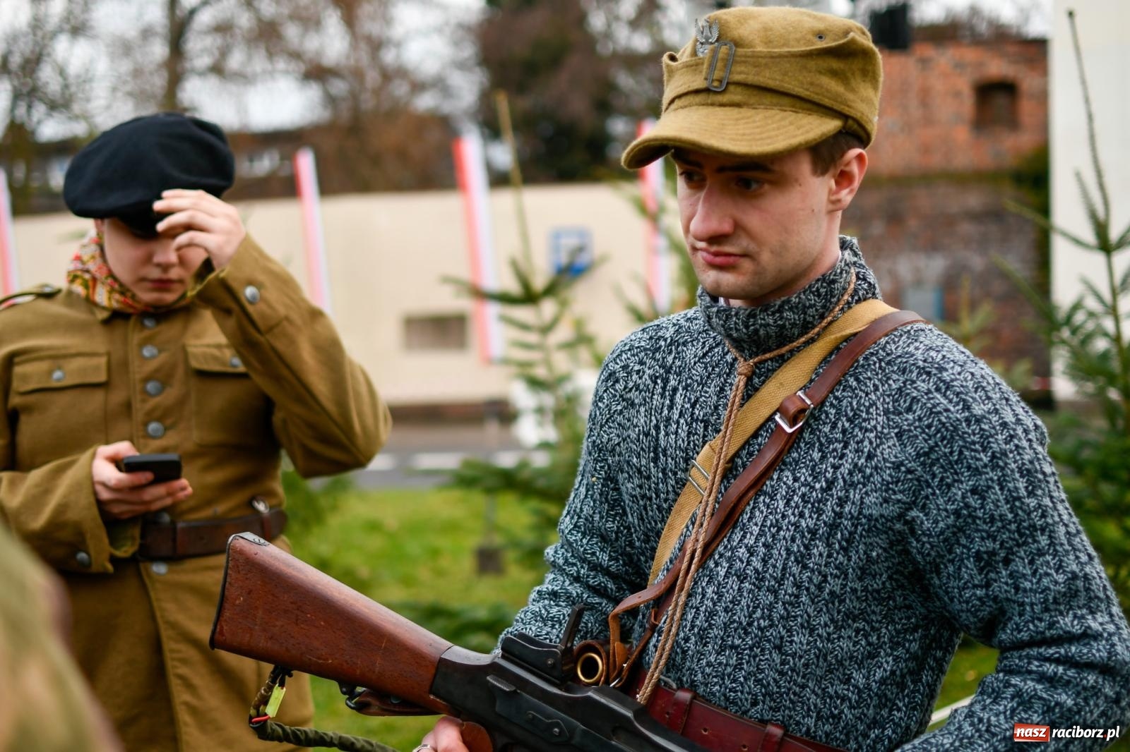 Zdjęcie w galerii na portalu naszraciborz.pl: Racibórz wspominał żołnierzy niezłomnych. Inscenizacja potyczki na pl. Długosza wiadomości z regionu