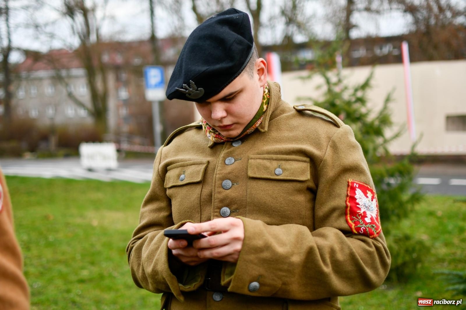 Zdjęcie w galerii na portalu naszraciborz.pl: Racibórz wspominał żołnierzy niezłomnych. Inscenizacja potyczki na pl. Długosza wiadomości z regionu