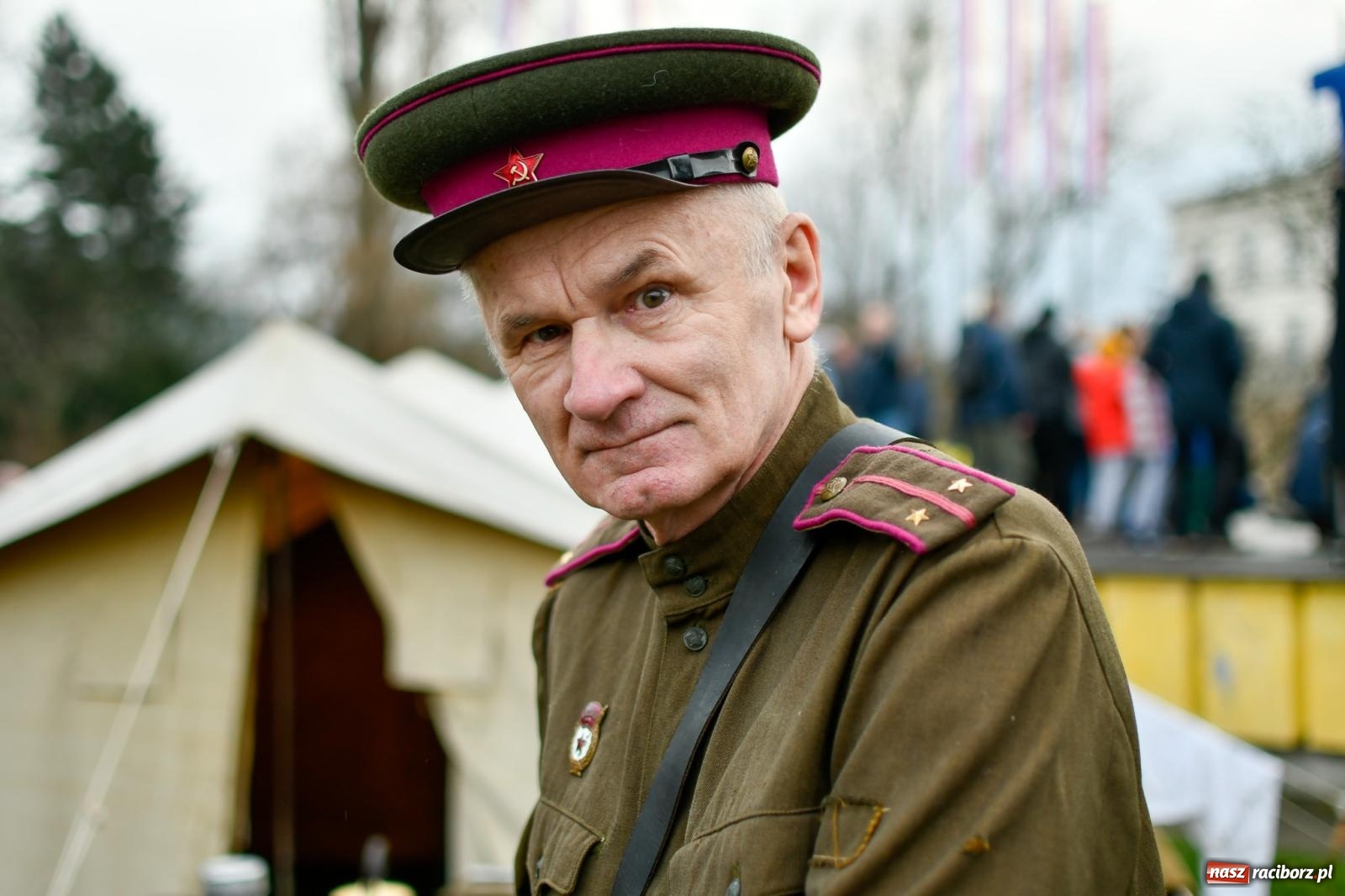 Zdjęcie w galerii na portalu naszraciborz.pl: Racibórz wspominał żołnierzy niezłomnych. Inscenizacja potyczki na pl. Długosza wiadomości z regionu