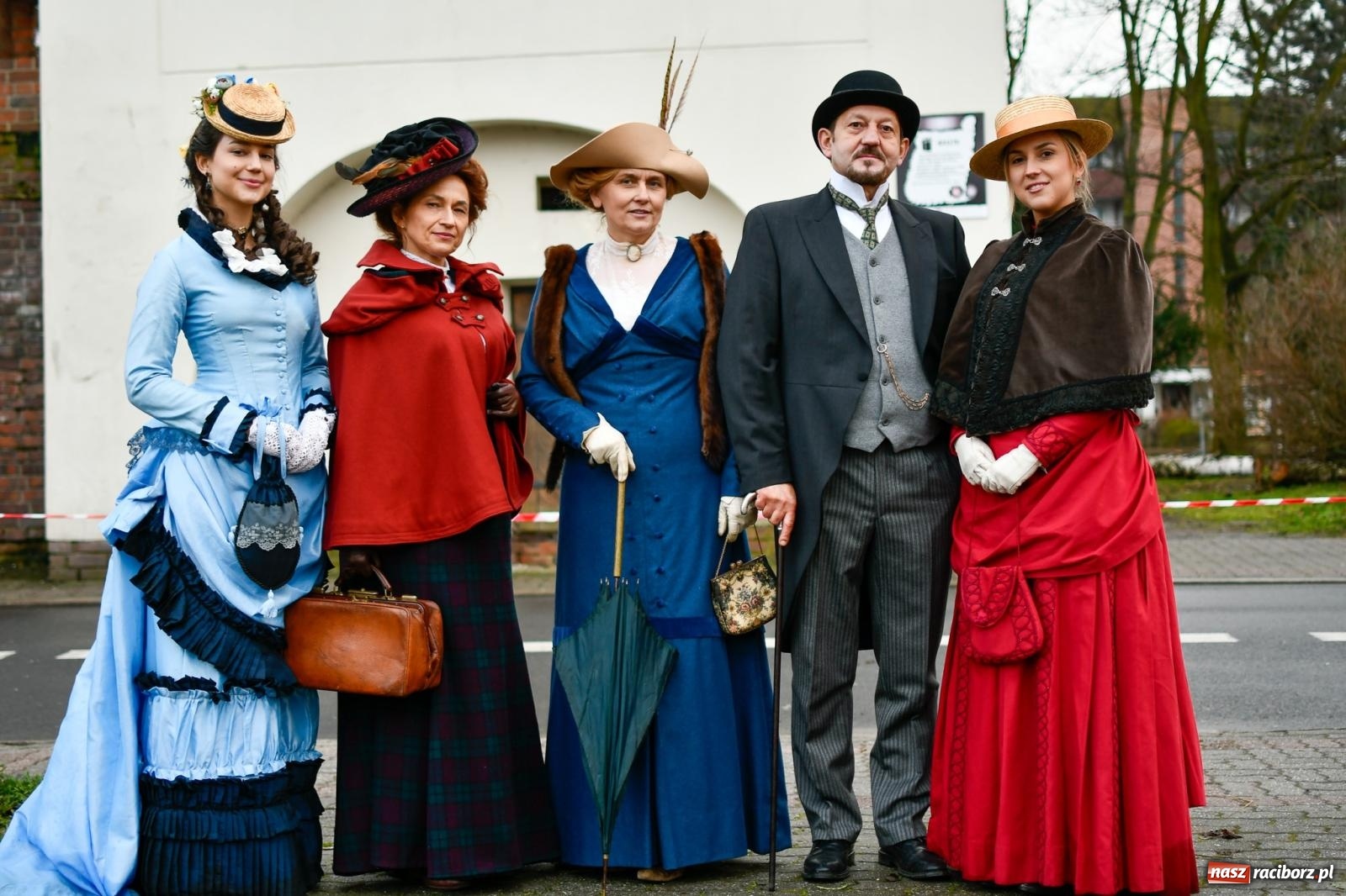 Zdjęcie w galerii na portalu naszraciborz.pl: Racibórz wspominał żołnierzy niezłomnych. Inscenizacja potyczki na pl. Długosza wiadomości z regionu