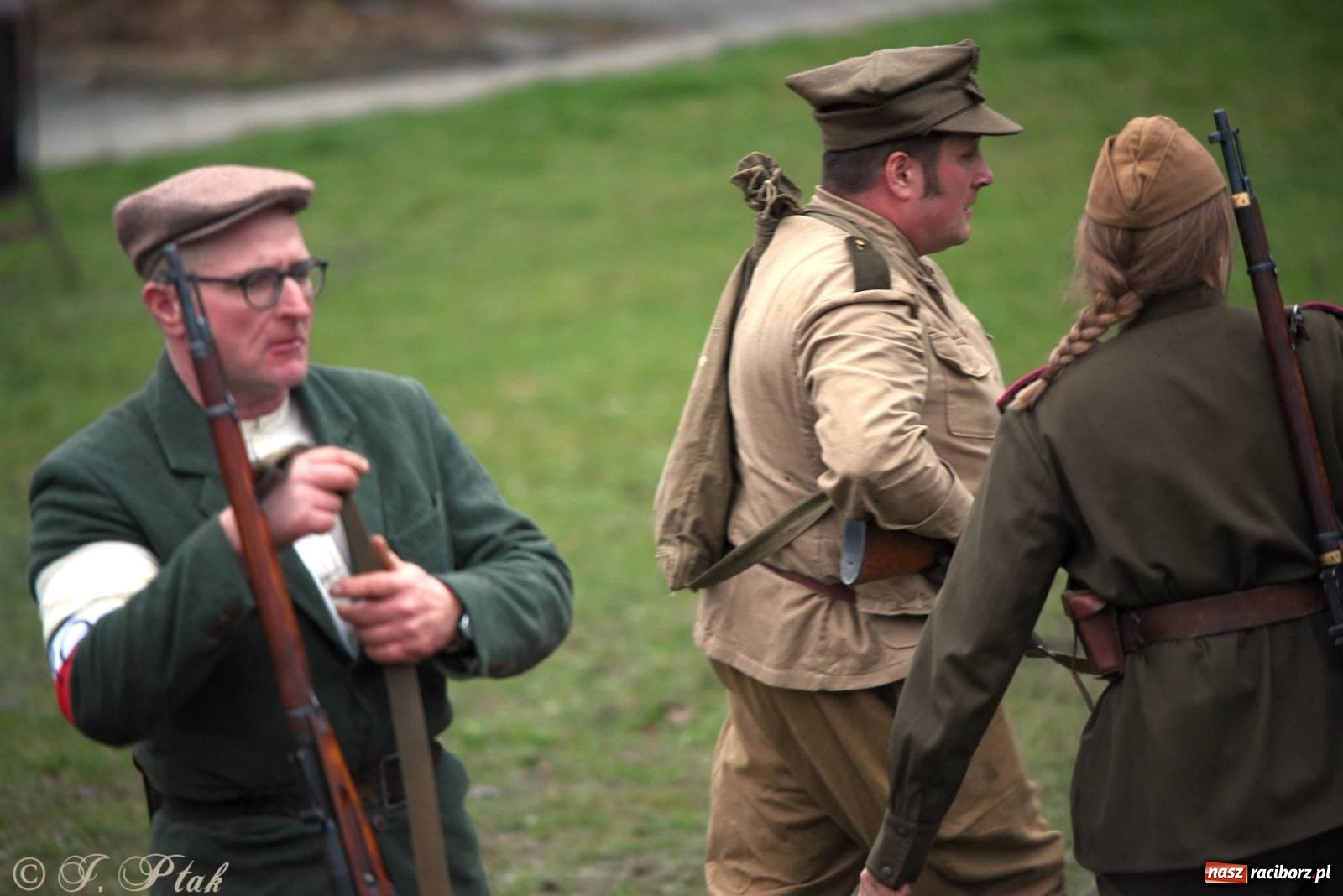 Zdjęcie w galerii na portalu naszraciborz.pl: Racibórz wspominał żołnierzy niezłomnych. Inscenizacja potyczki na pl. Długosza wiadomości z regionu