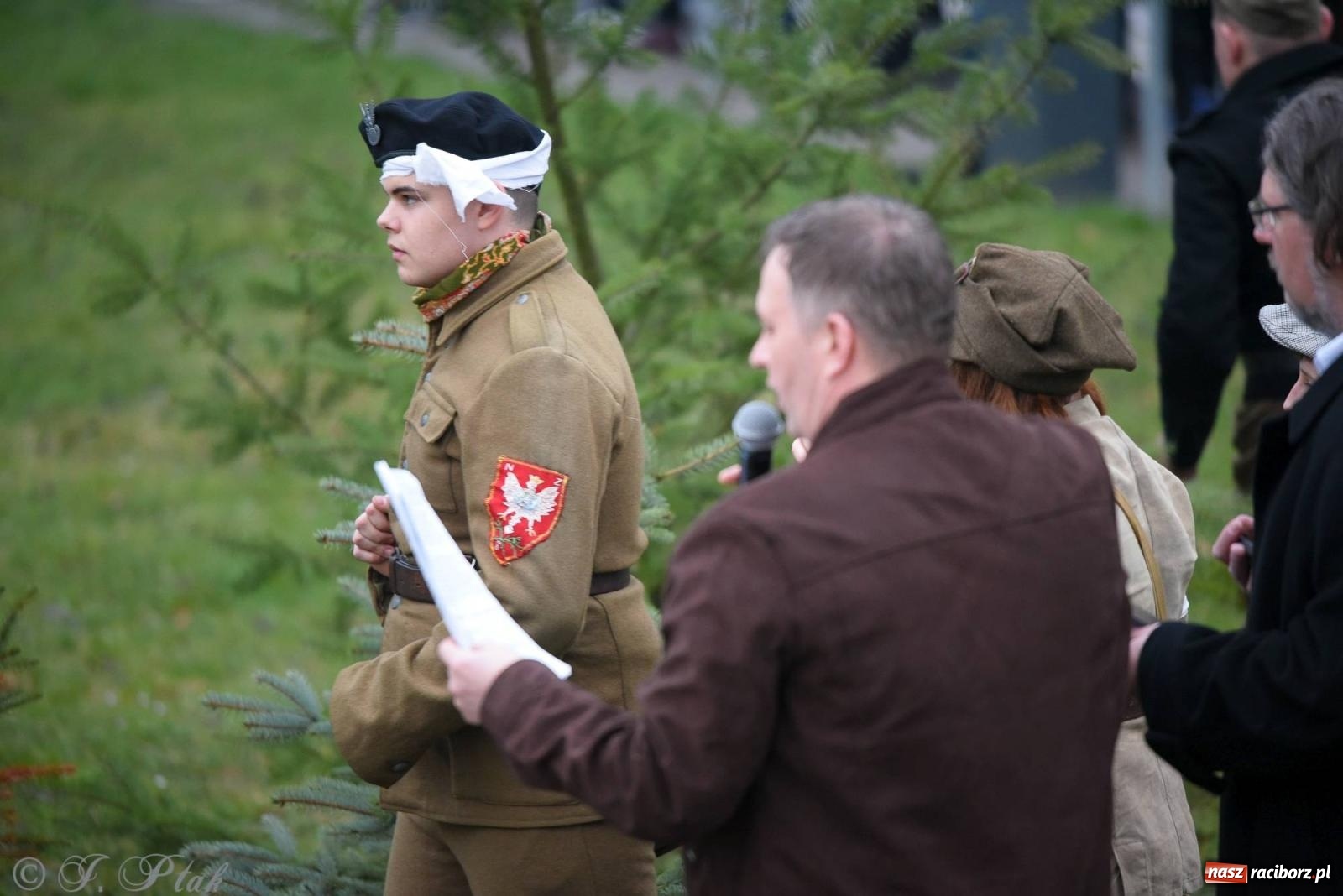Zdjęcie w galerii na portalu naszraciborz.pl: Racibórz wspominał żołnierzy niezłomnych. Inscenizacja potyczki na pl. Długosza wiadomości z regionu