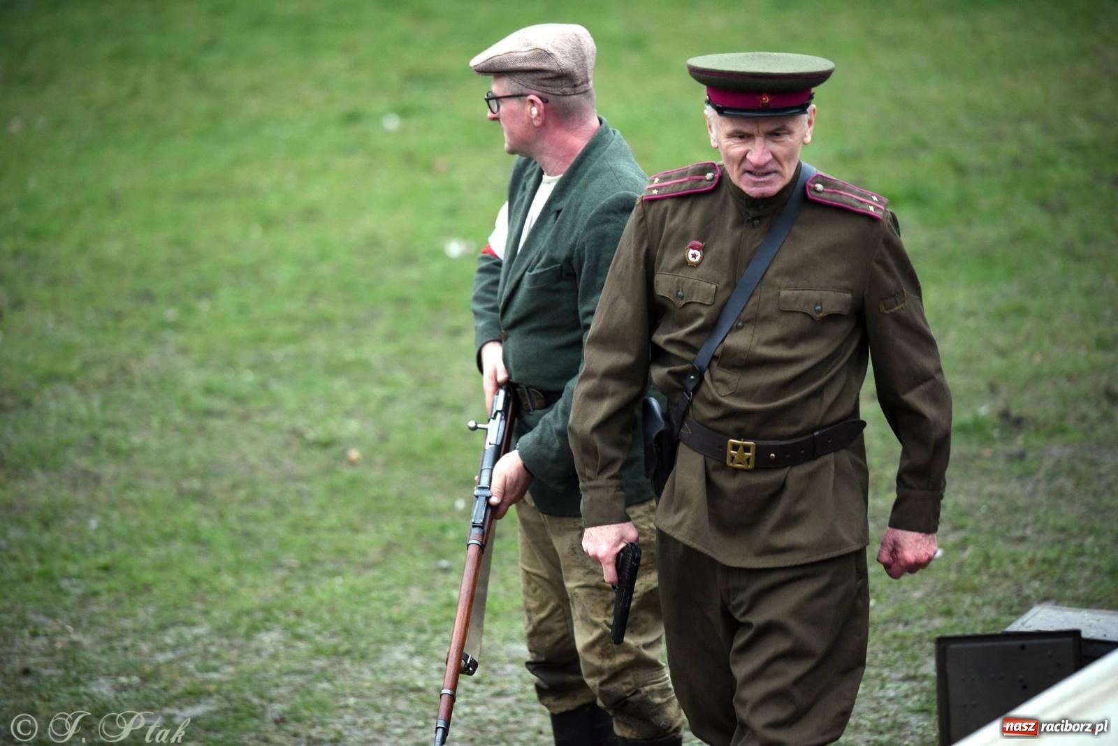 Zdjęcie w galerii na portalu naszraciborz.pl: Racibórz wspominał żołnierzy niezłomnych. Inscenizacja potyczki na pl. Długosza wiadomości z regionu