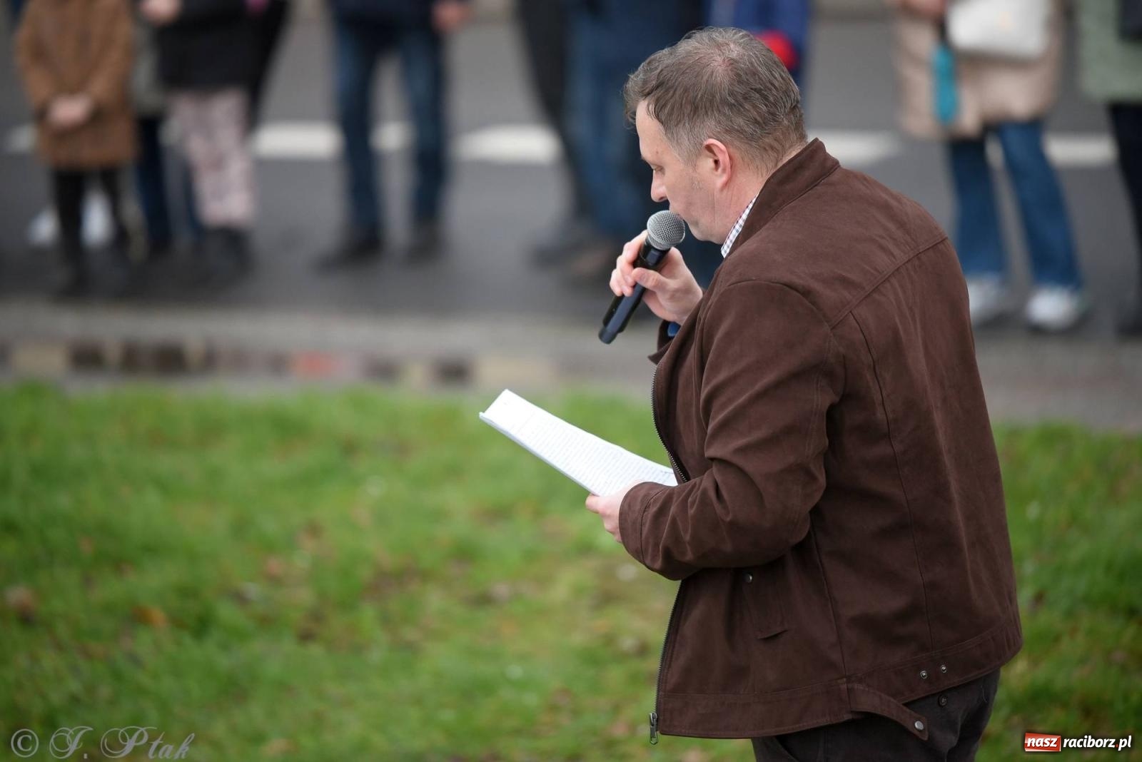 Zdjęcie w galerii na portalu naszraciborz.pl: Racibórz wspominał żołnierzy niezłomnych. Inscenizacja potyczki na pl. Długosza wiadomości z regionu