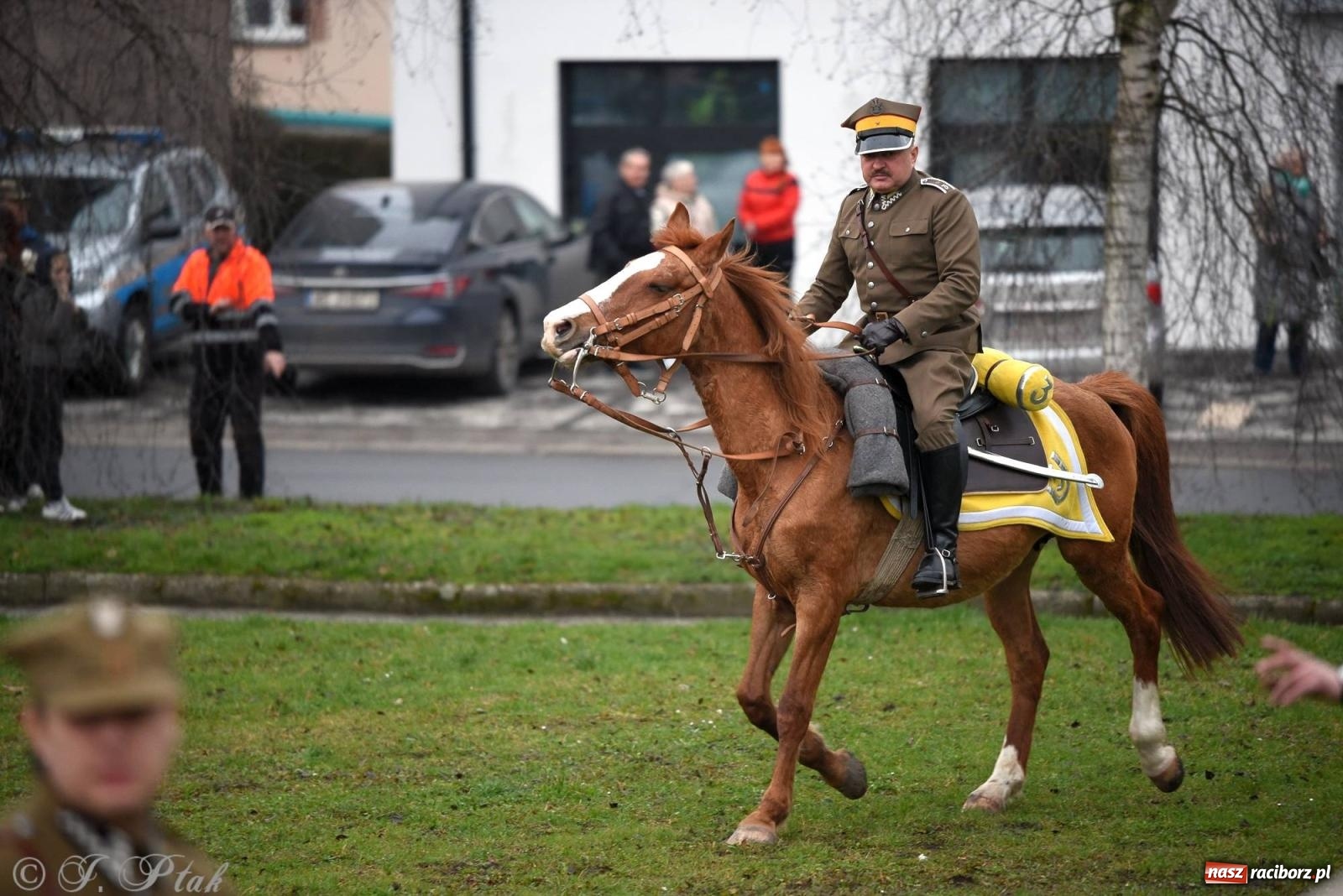 Zdjęcie w galerii na portalu naszraciborz.pl: Racibórz wspominał żołnierzy niezłomnych. Inscenizacja potyczki na pl. Długosza wiadomości z regionu