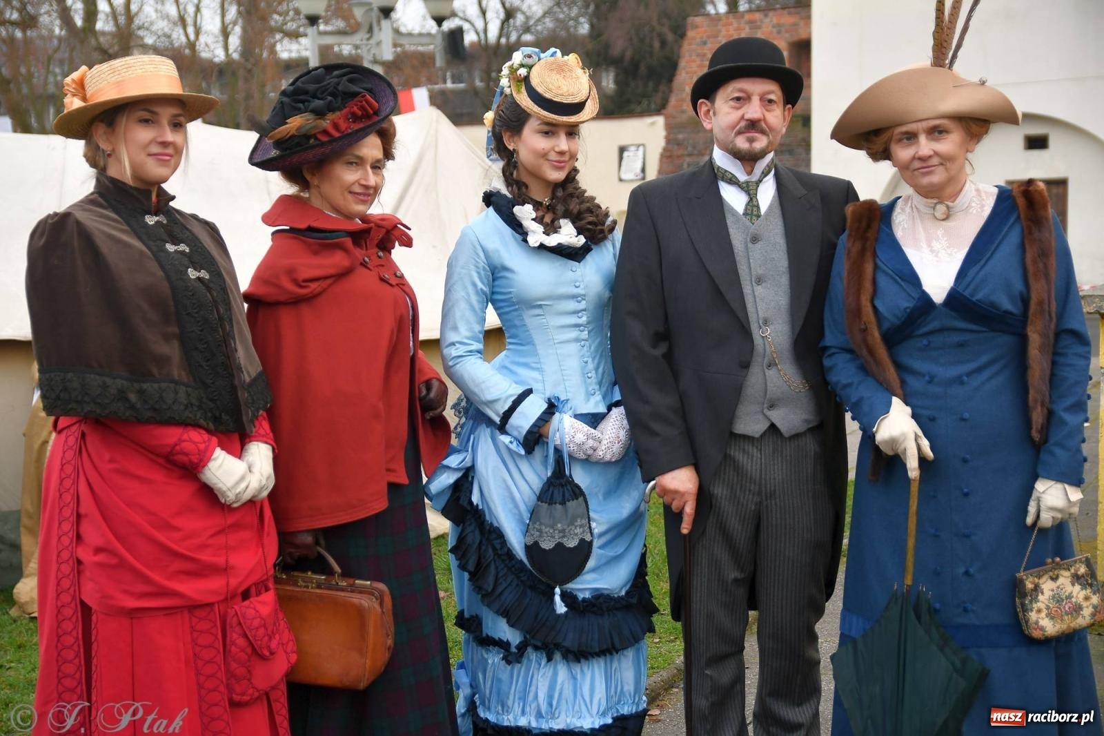 Zdjęcie w galerii na portalu naszraciborz.pl: Racibórz wspominał żołnierzy niezłomnych. Inscenizacja potyczki na pl. Długosza wiadomości z regionu