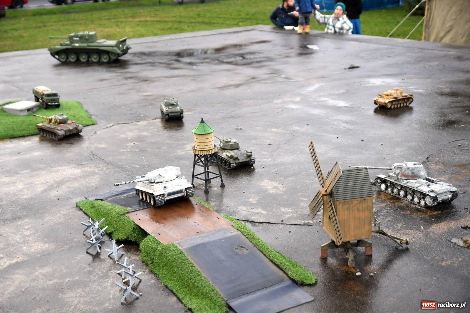 Zdjęcie w galerii na portalu naszraciborz.pl: Racibórz wspominał żołnierzy niezłomnych. Inscenizacja potyczki na pl. Długosza wiadomości z regionu