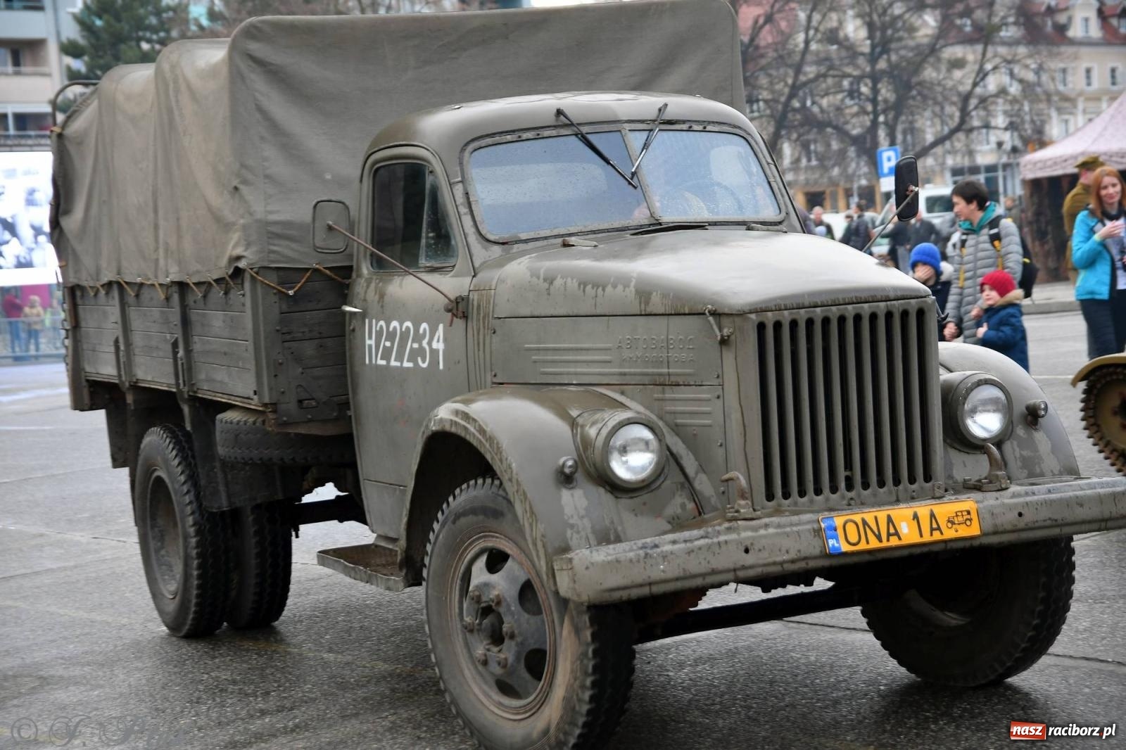 Zdjęcie w galerii na portalu naszraciborz.pl: Racibórz wspominał żołnierzy niezłomnych. Inscenizacja potyczki na pl. Długosza wiadomości z regionu