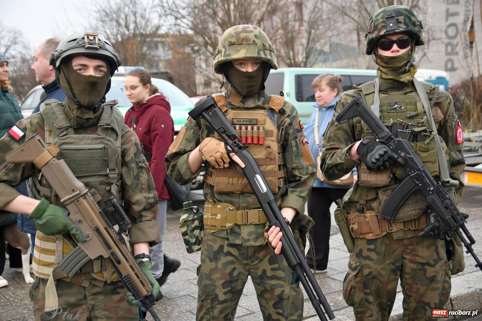 Zdjęcie w galerii na portalu naszraciborz.pl: Racibórz wspominał żołnierzy niezłomnych. Inscenizacja potyczki na pl. Długosza wiadomości z regionu