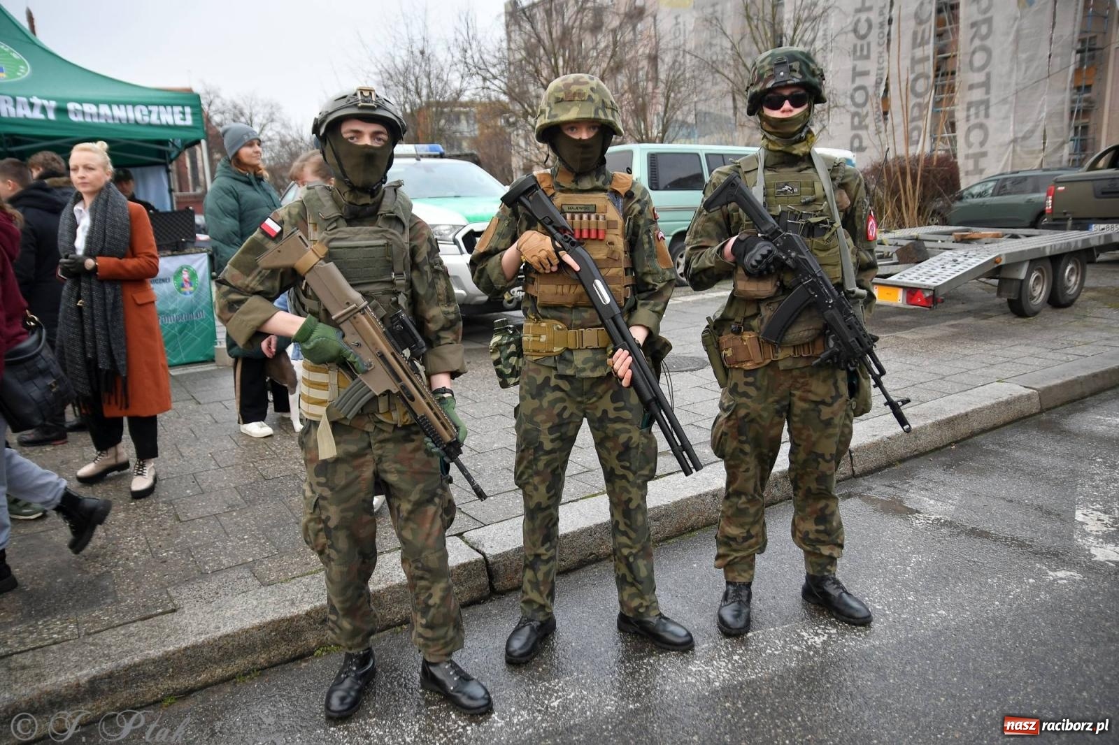 Zdjęcie w galerii na portalu naszraciborz.pl: Racibórz wspominał żołnierzy niezłomnych. Inscenizacja potyczki na pl. Długosza wiadomości z regionu